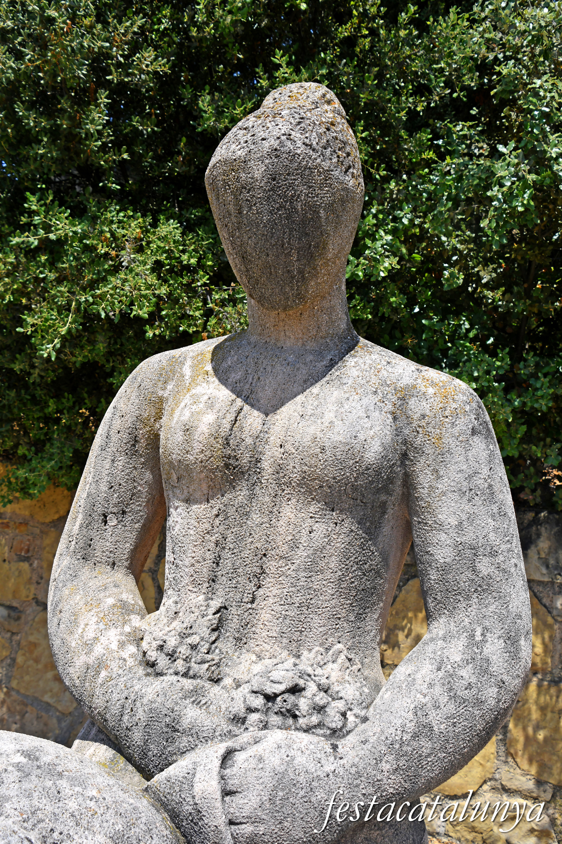 Monistrol de Calders - Escultura La Verema de Joaquín García Donaire 