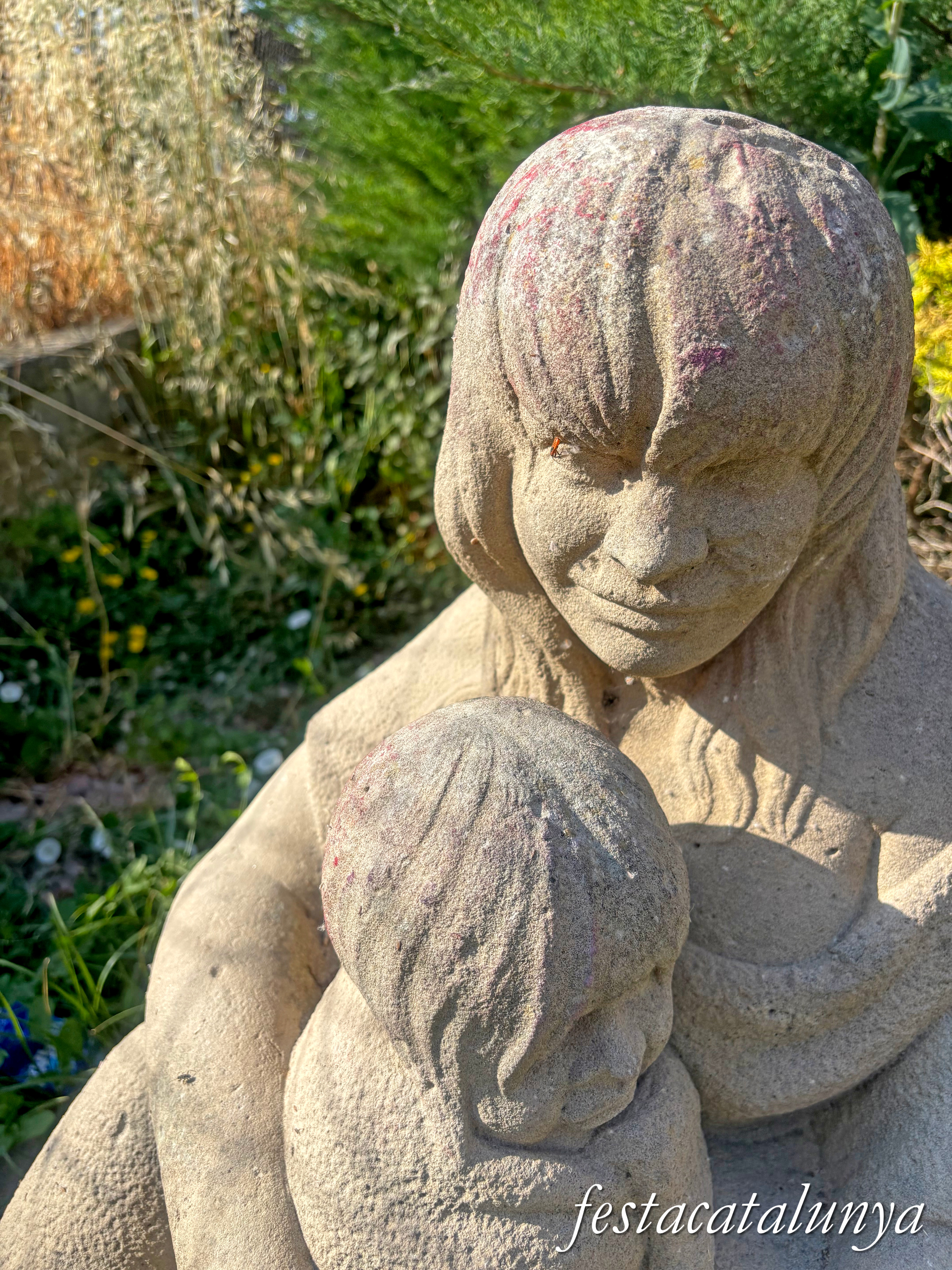 Monistrol de Calders - Escultura Maternidad peruana de Jacinto Bustos Vasallo