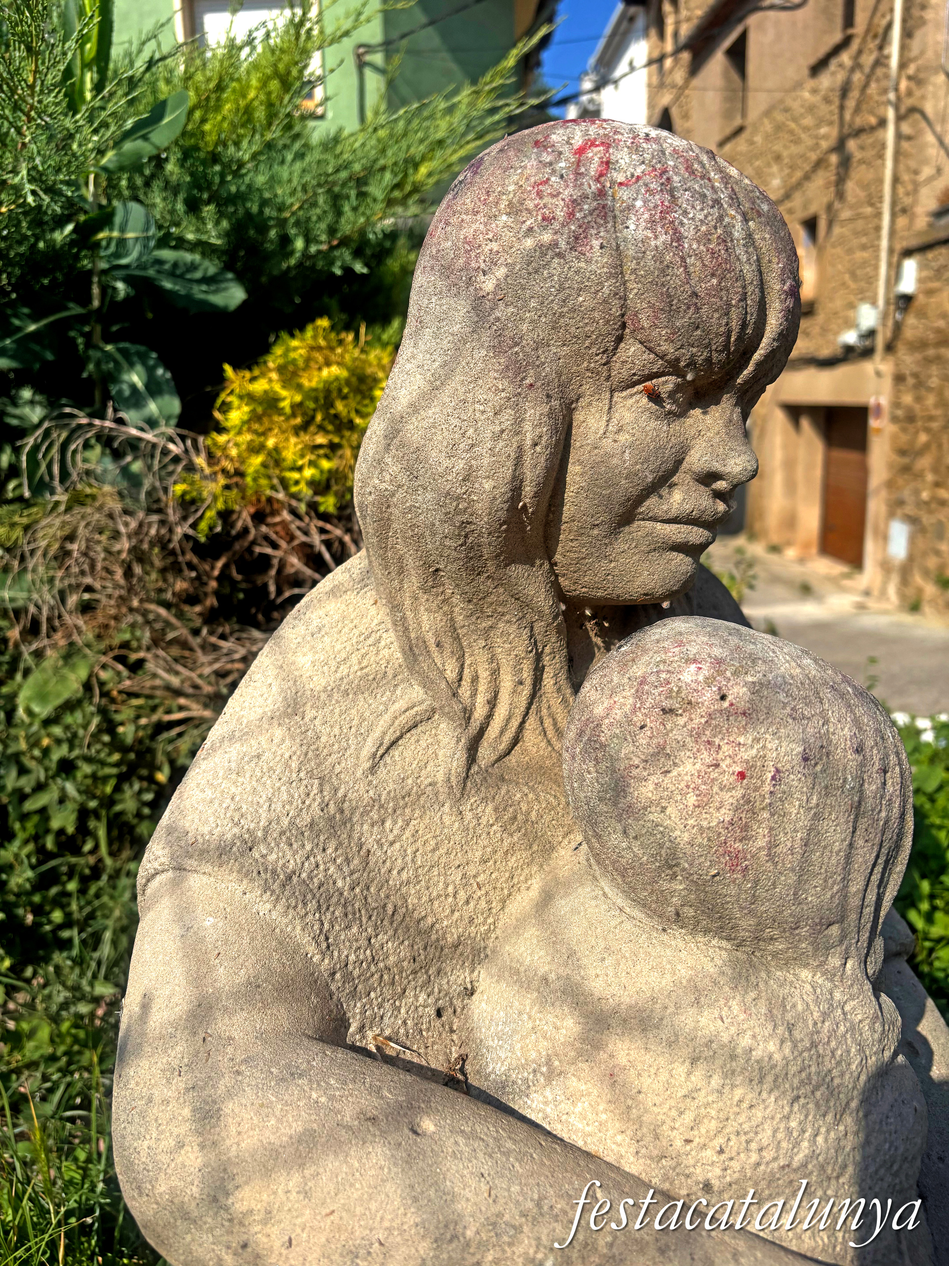 Monistrol de Calders - Escultura Maternidad peruana de Jacinto Bustos Vasallo 