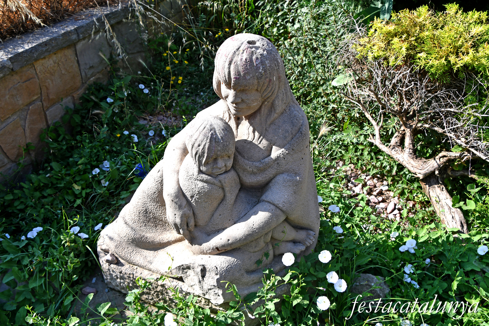 Monistrol de Calders - Escultura Maternidad peruana de Jacinto Bustos Vasallo