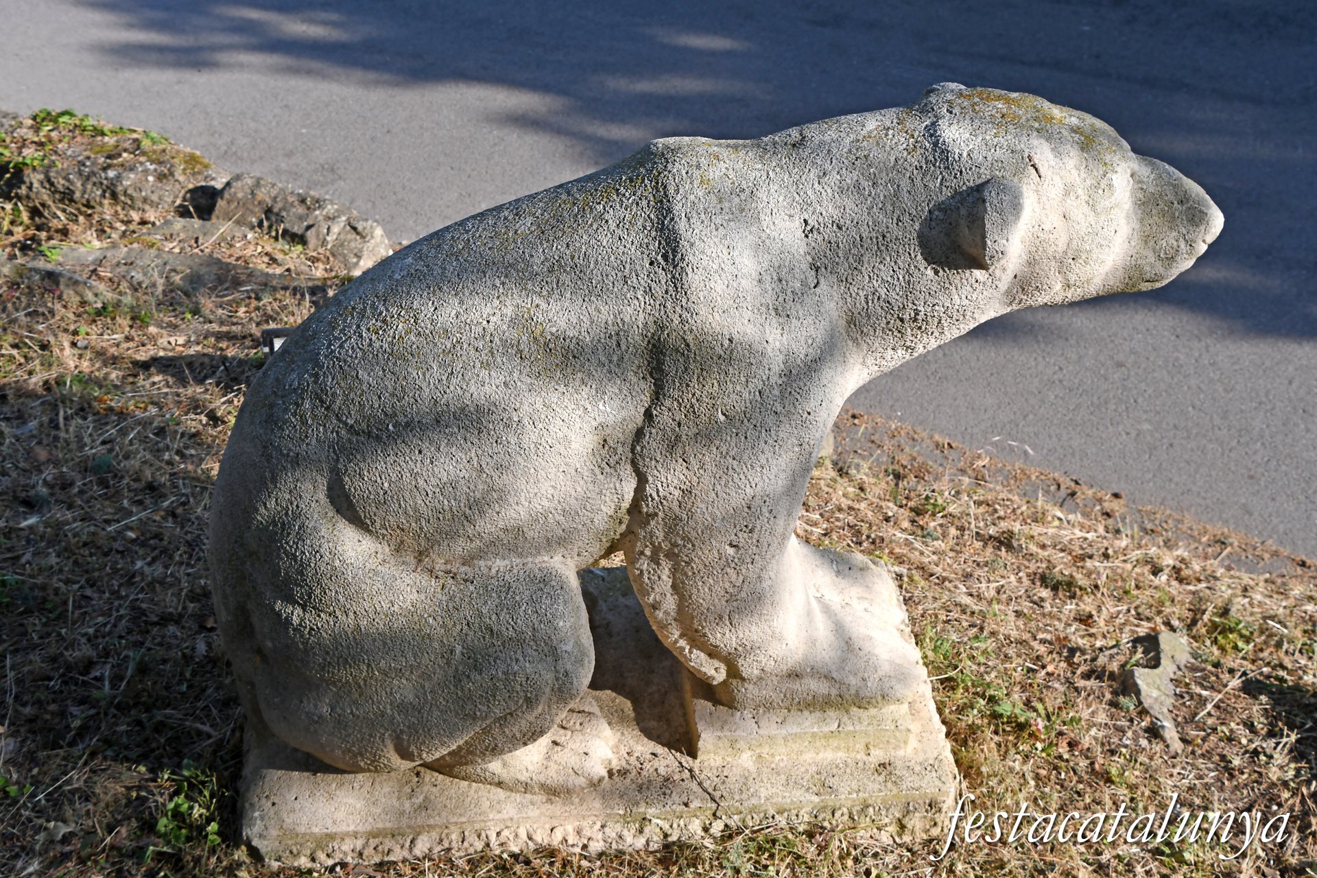 Monistrol de Calders - Escultura Ós polar de Josep Garriga i Sauló