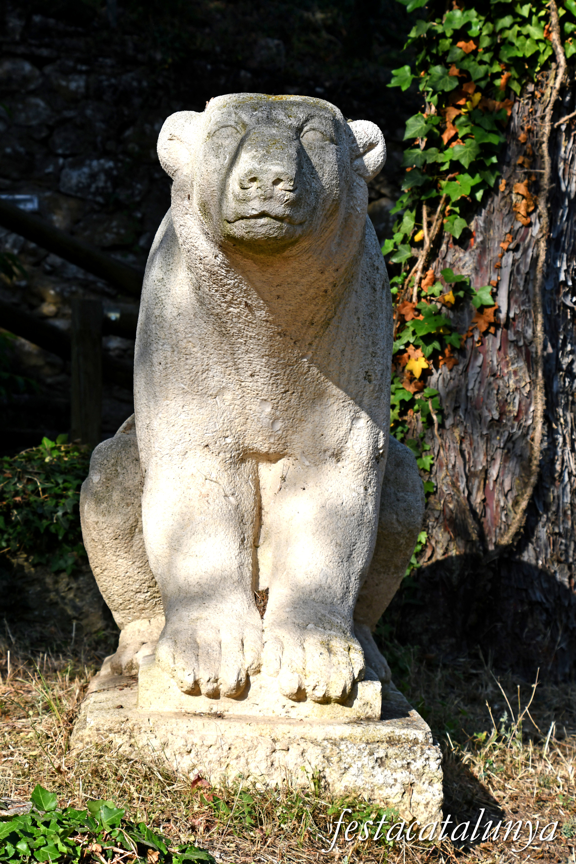 Monistrol de Calders - Escultura Ós polar de Josep Garriga i Sauló