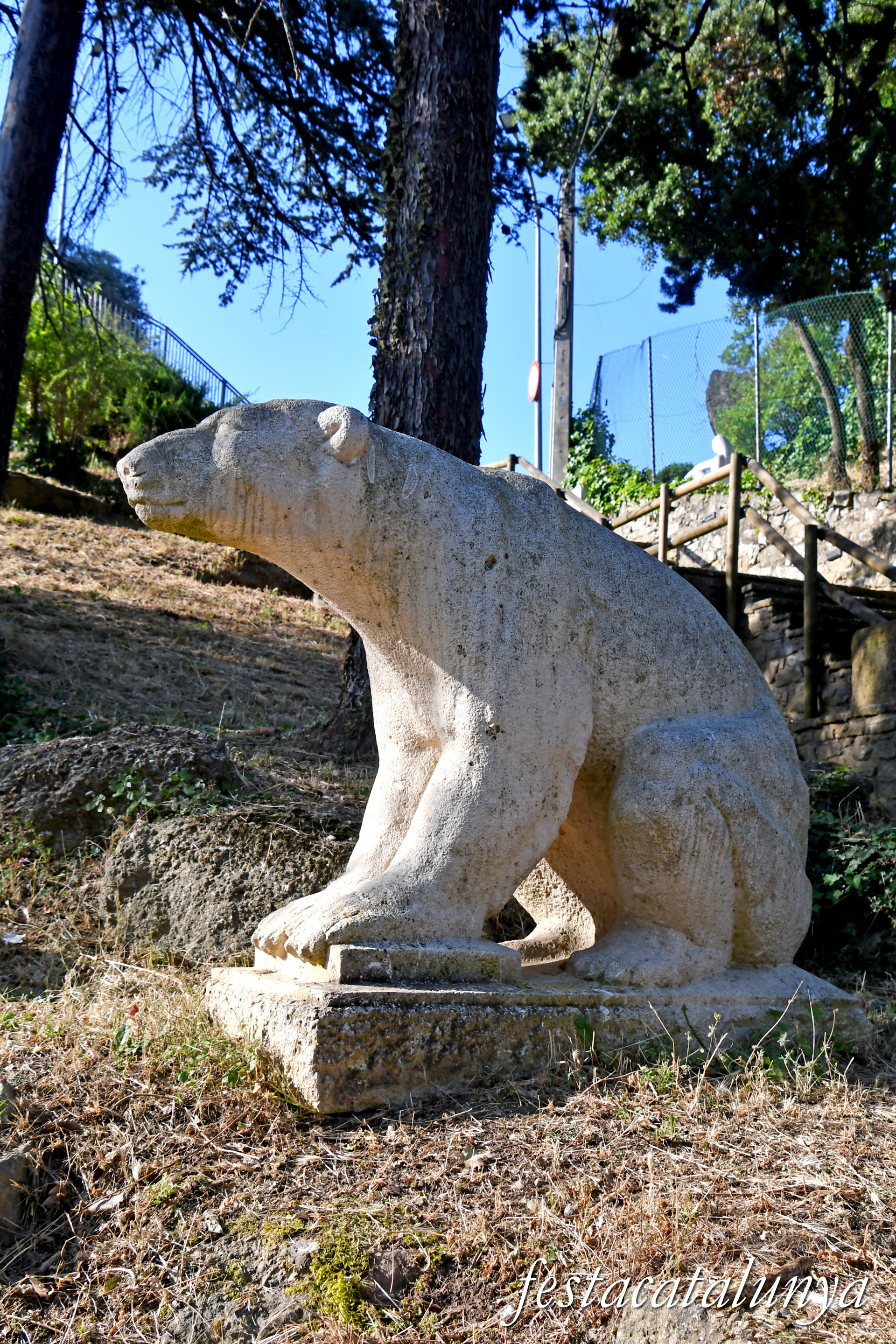 Monistrol de Calders - Escultura Ós polar de Josep Garriga i Sauló