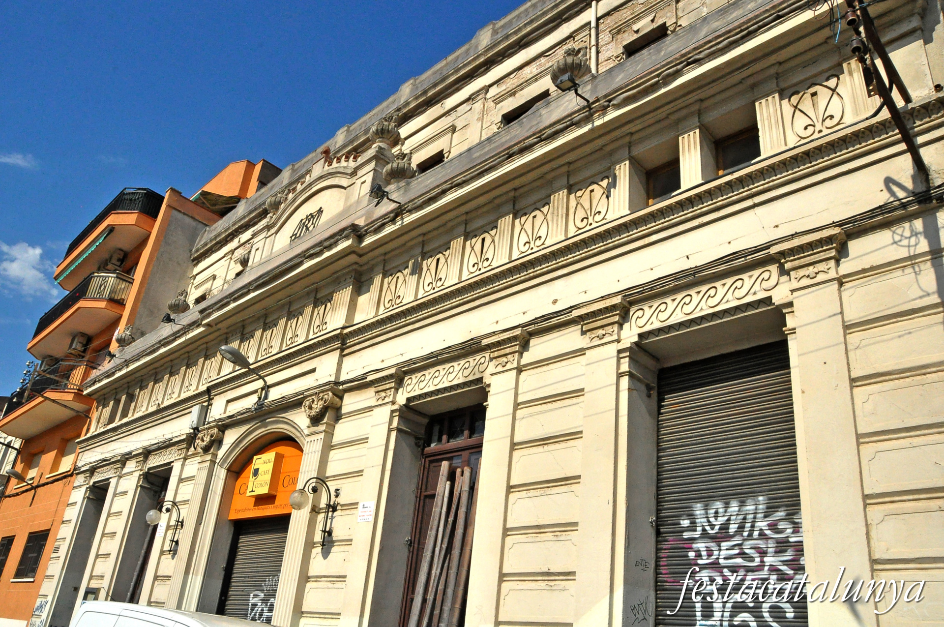Montcada i Reixac - Carrer de Colom - Antic Cafè Colón 