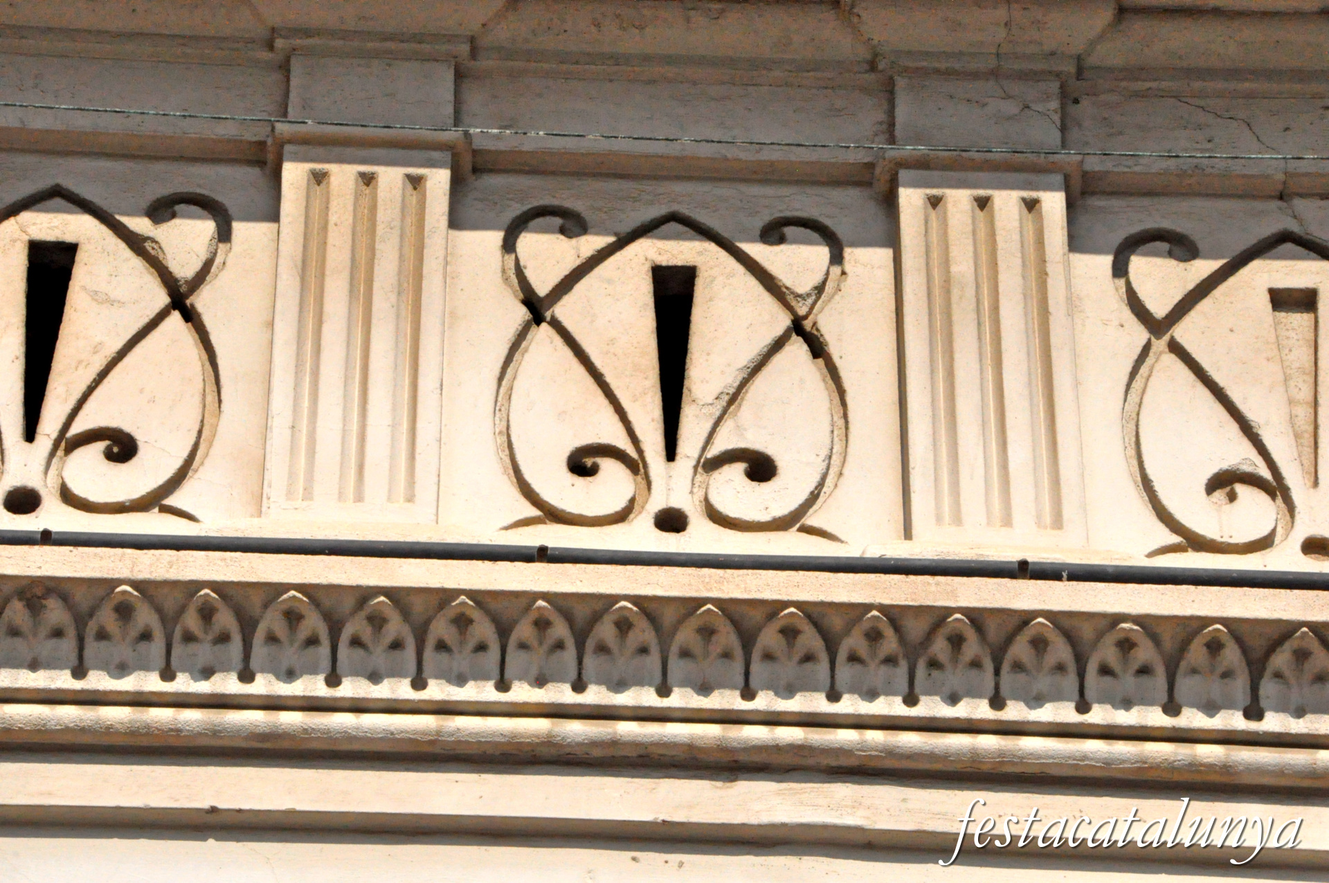 Montcada i Reixac - Carrer de Colom - Antic Cafè Colón 