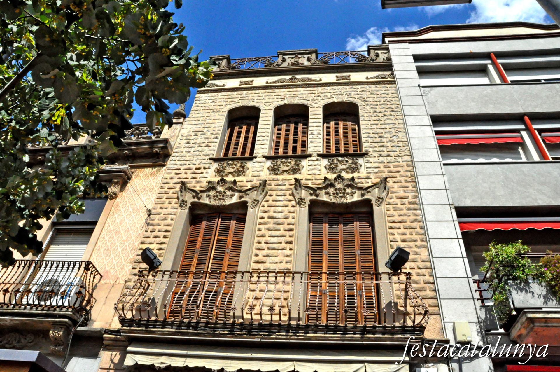 Montcada i Reixac - Carrer Major - Can Cuyàs 
