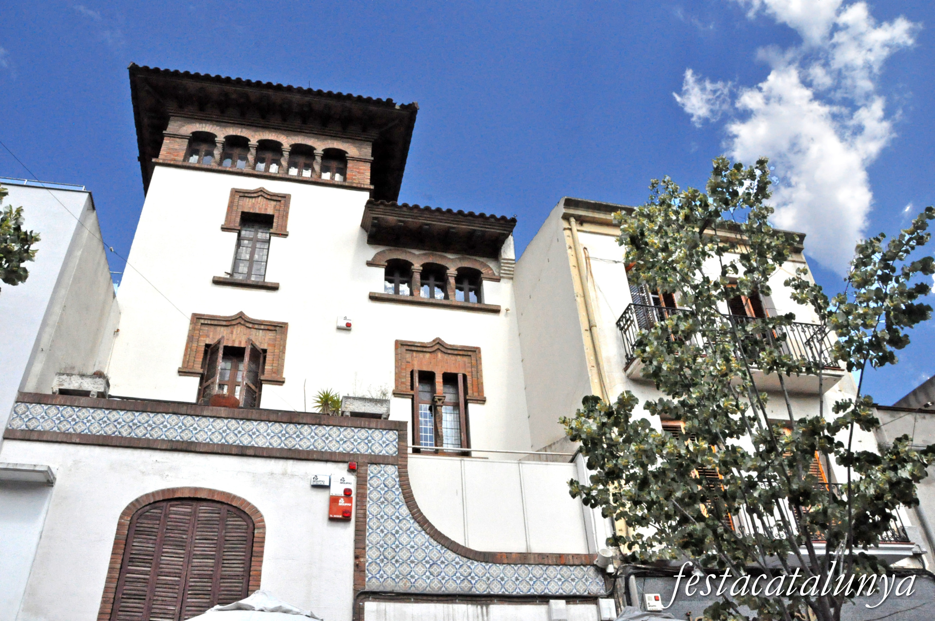 Montcada i Reixac - Carrer Major - Casa Vila o Vil·la Cactus 