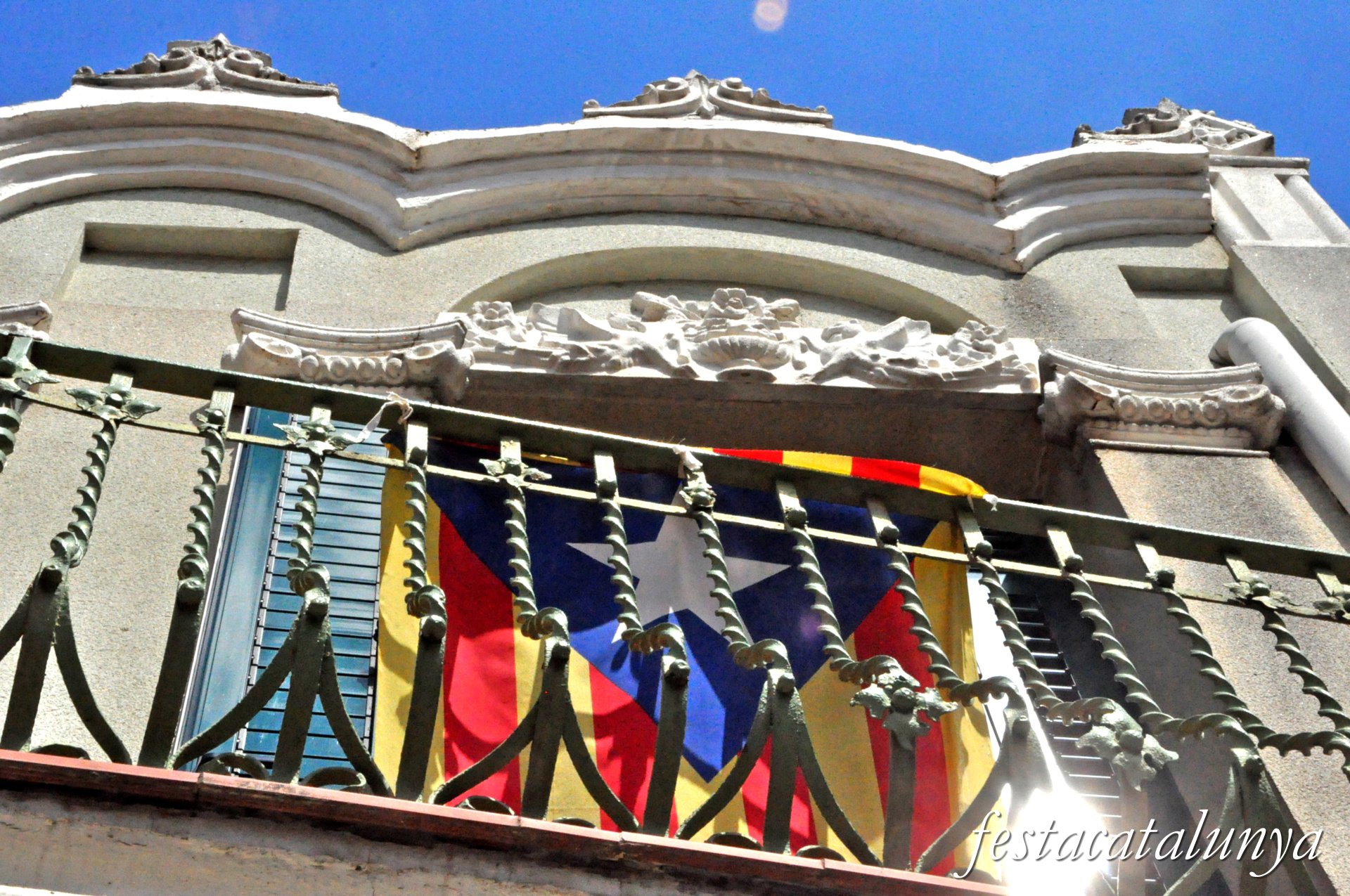Montcada i Reixac - Carrer Major i carrer Barcelona centre - Casa Rufí 