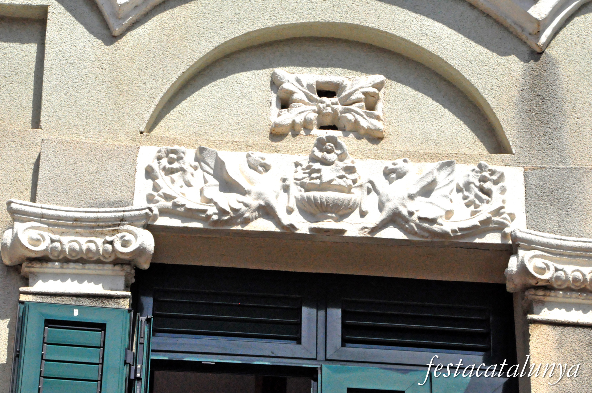 Montcada i Reixac - Carrer Major i carrer Barcelona centre - Casa Rufí