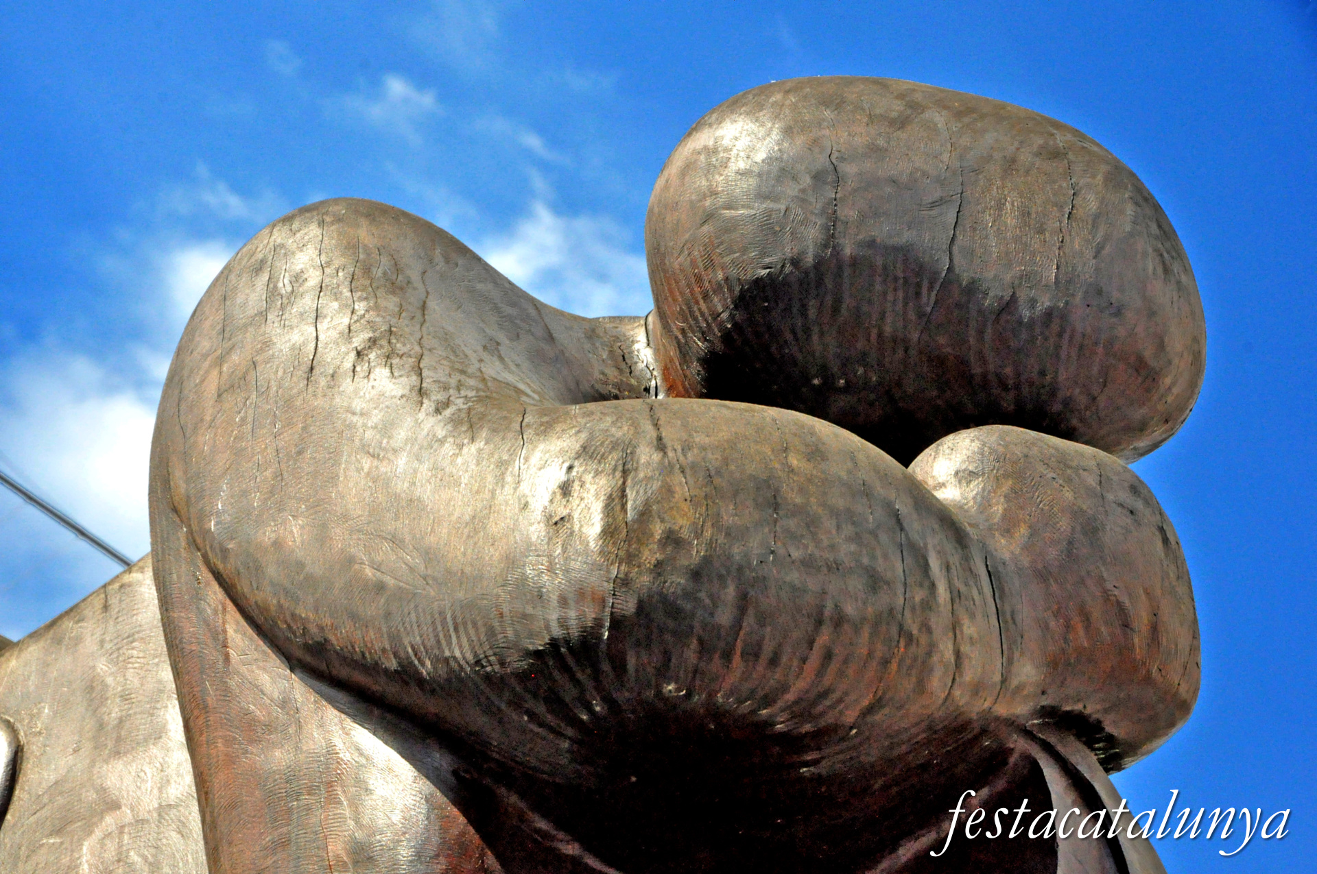Escultura la Força de la Terra a Montcada i Reixac
