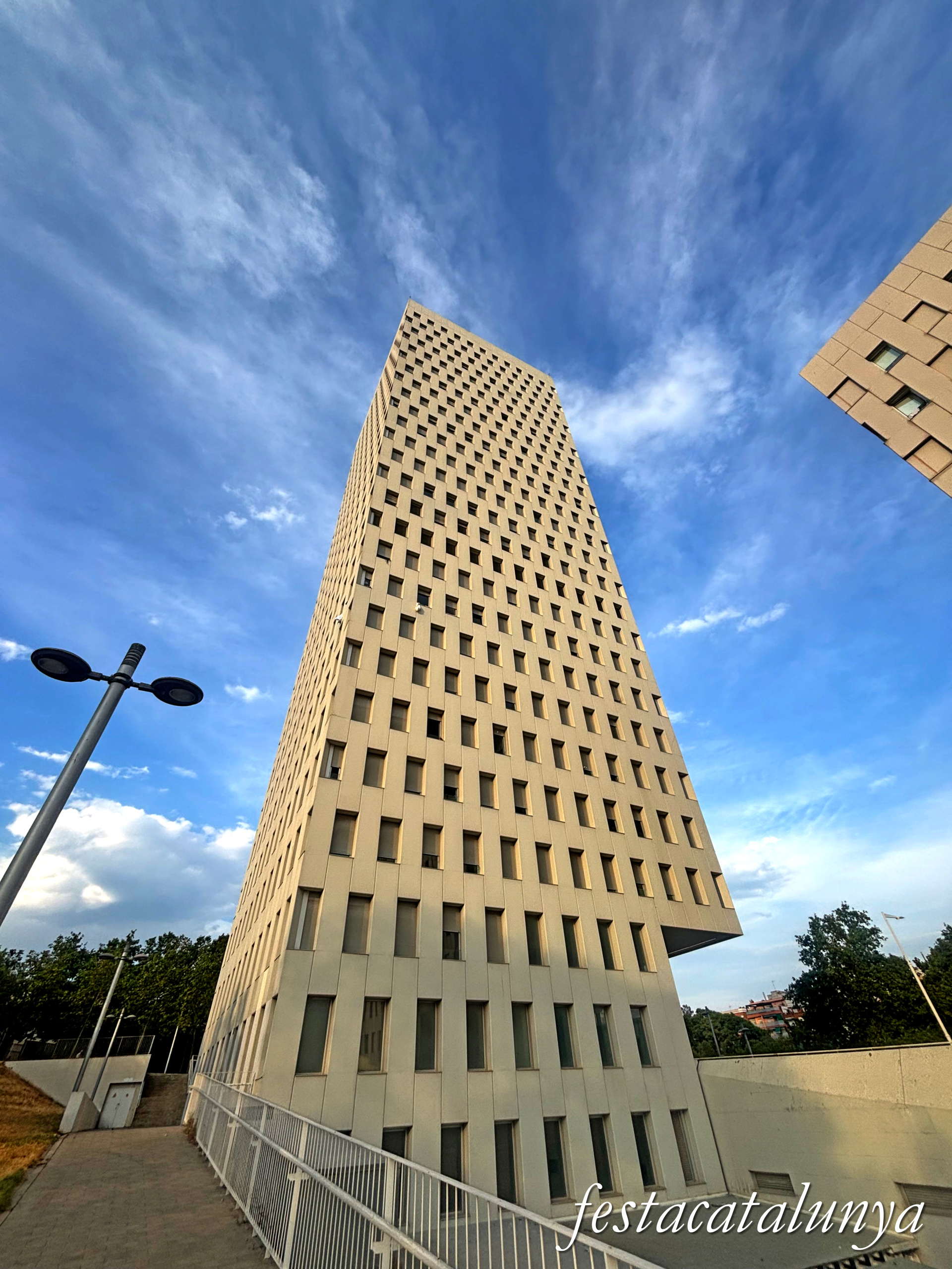 Santa Coloma de Gramenet - Parc Europa - Edificis cúbics 