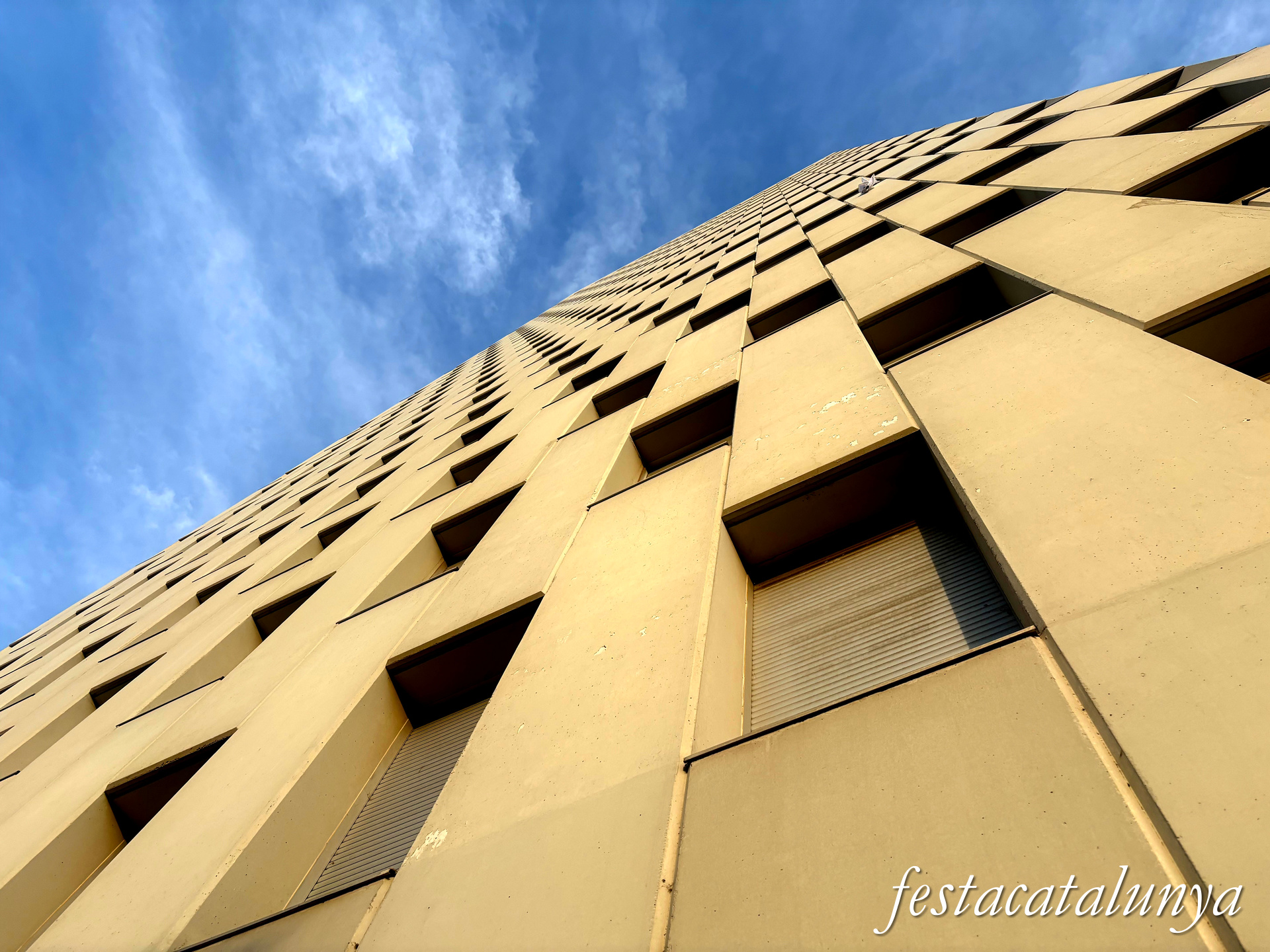 Santa Coloma de Gramenet - Parc Europa - Edificis cúbics 