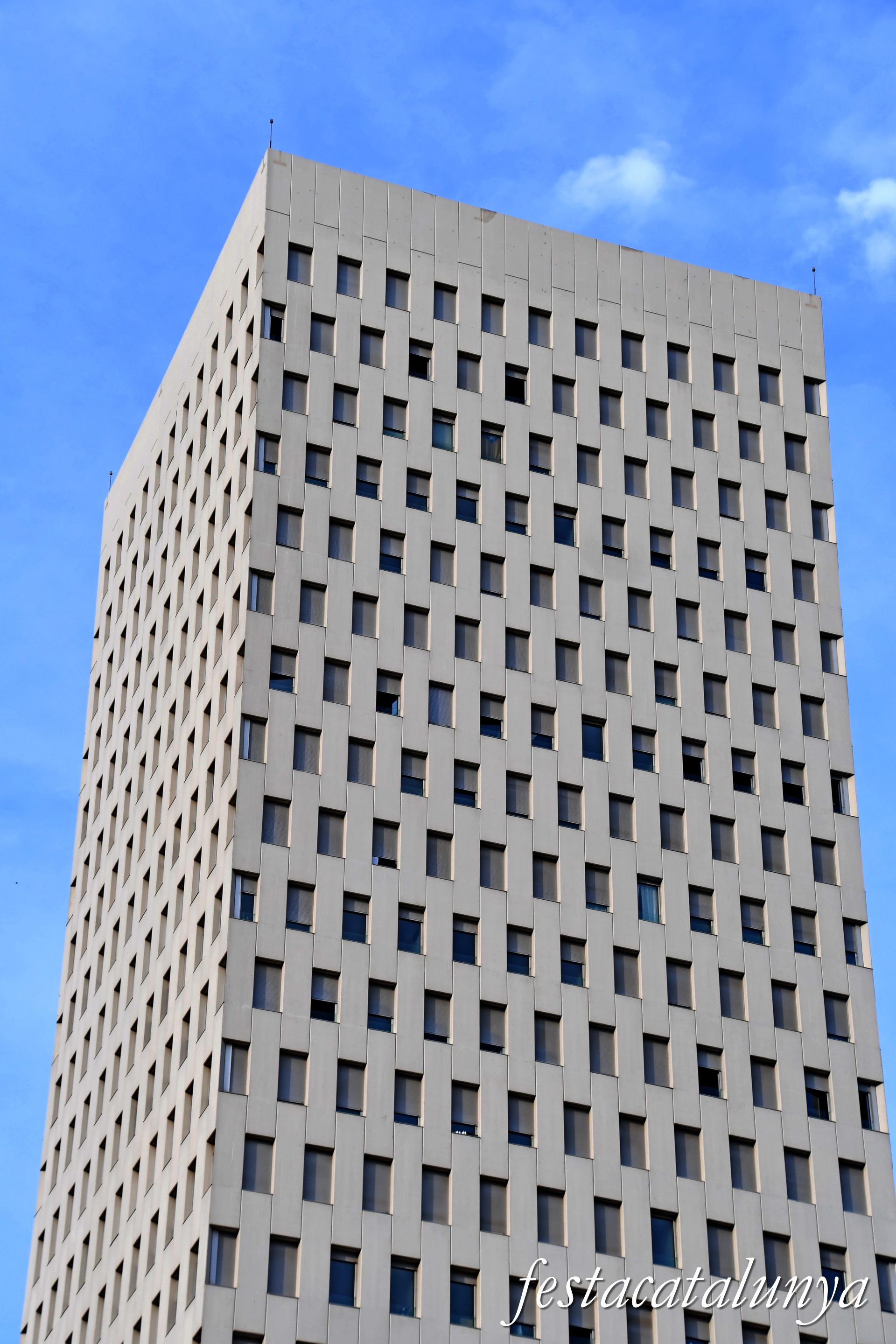 Santa Coloma de Gramenet - Parc Europa - Edificis cúbics 