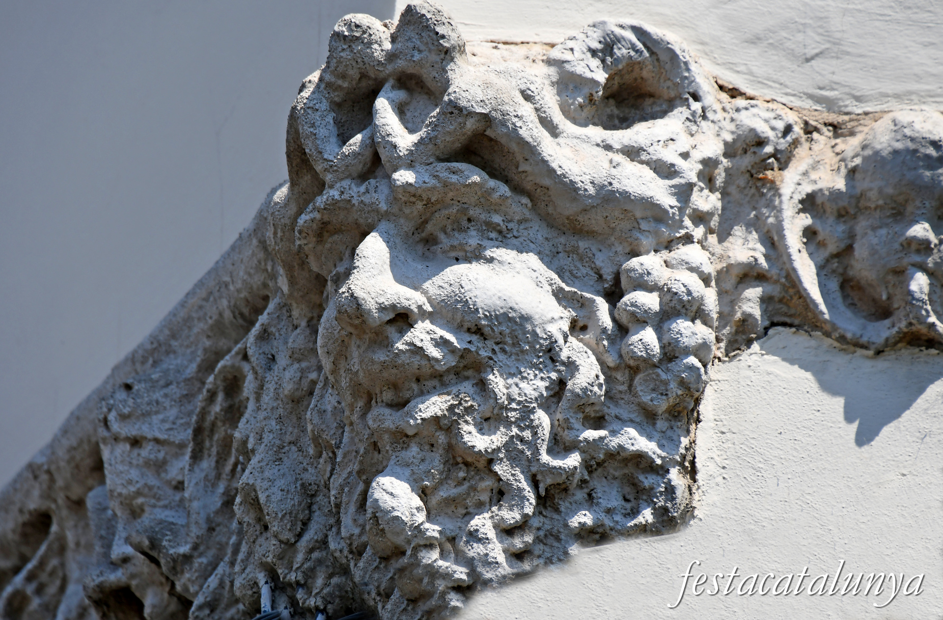 Santa Coloma de Gramenet - Plaça d'en Manelic - Casa dels Nins