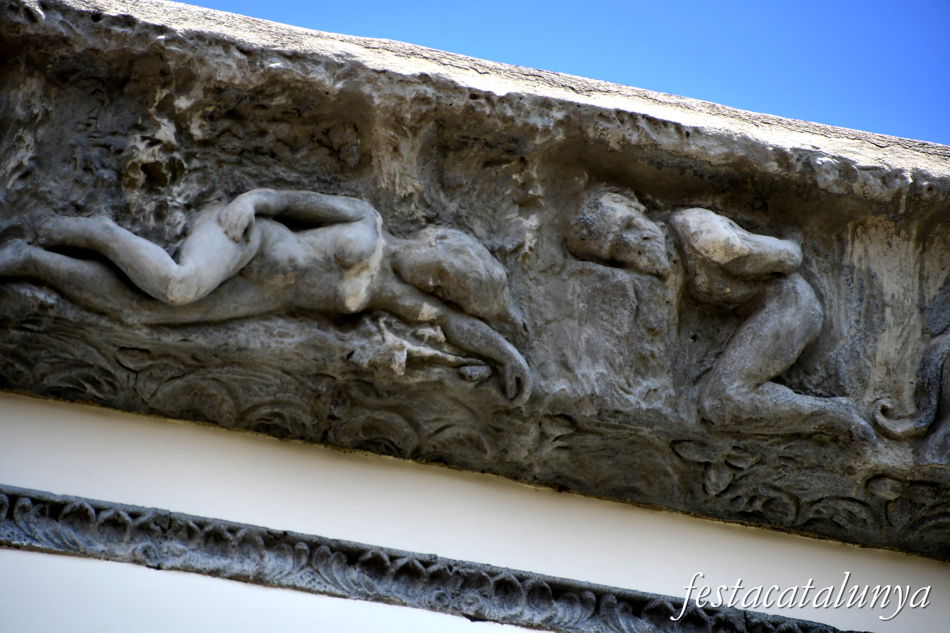 Santa Coloma de Gramenet - Plaça d'en Manelic - Casa dels Nins