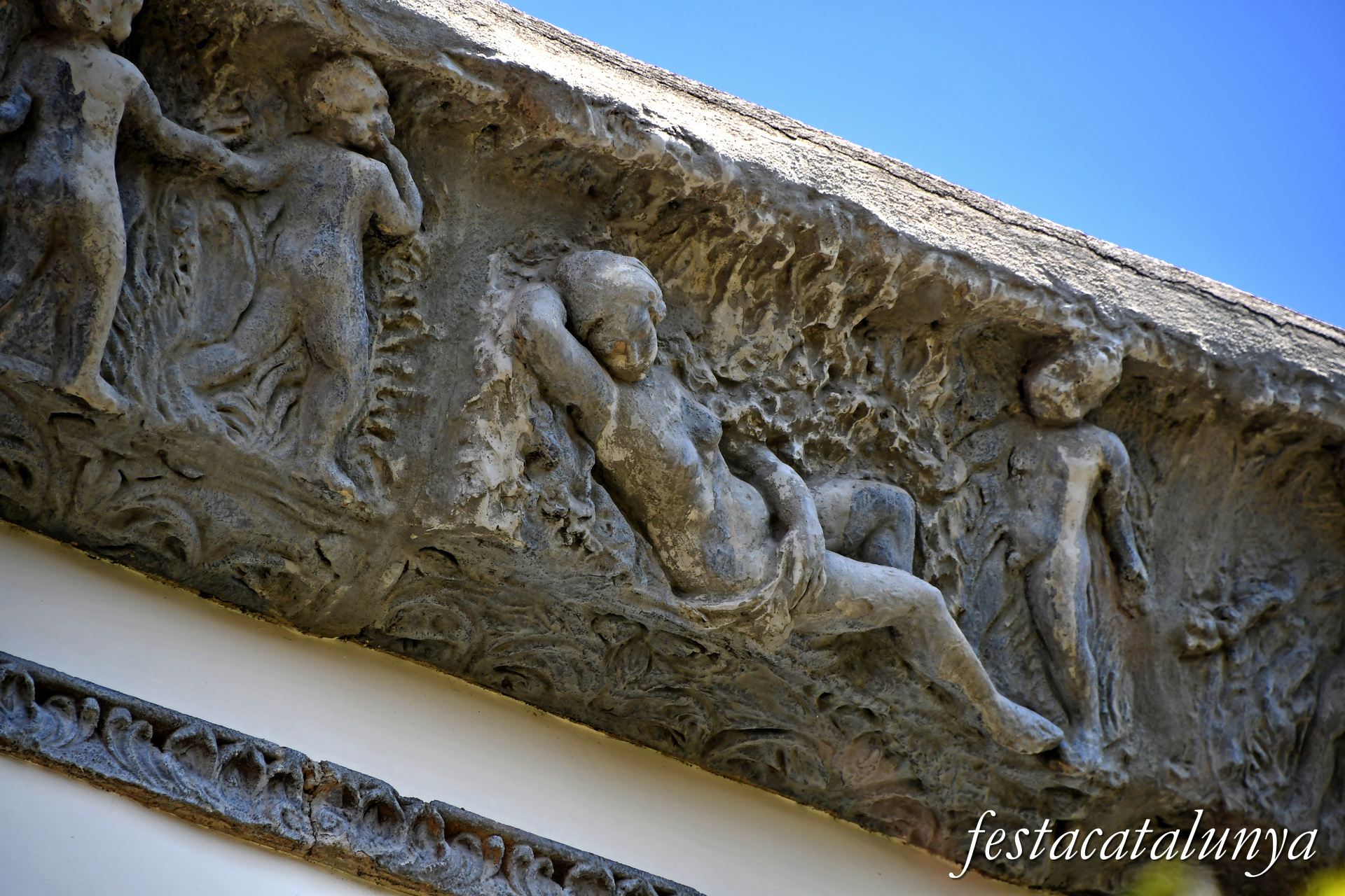 Santa Coloma de Gramenet - Plaça d'en Manelic - Casa dels Nins