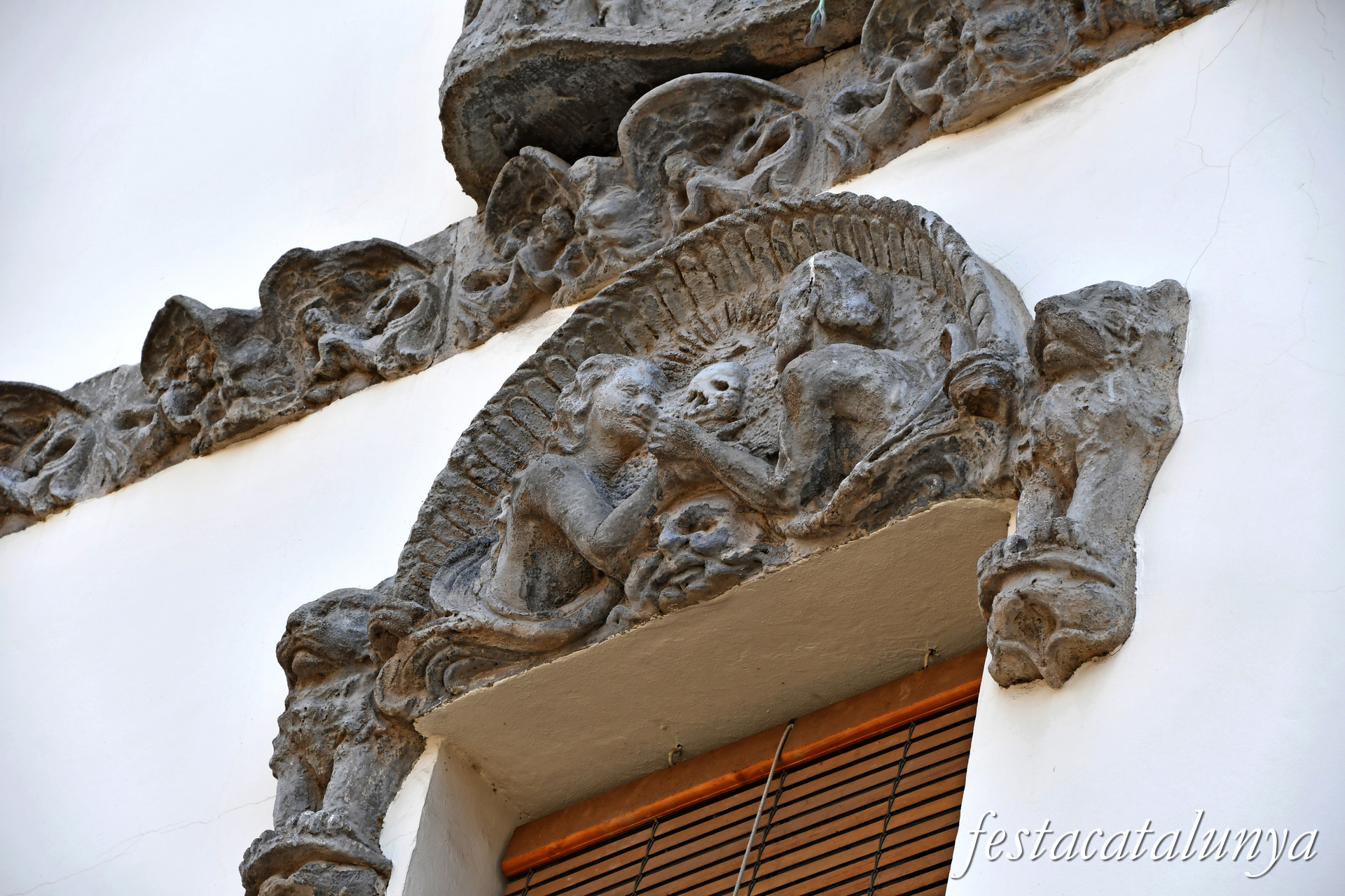Santa Coloma de Gramenet - Plaça d'en Manelic - Casa dels Nins