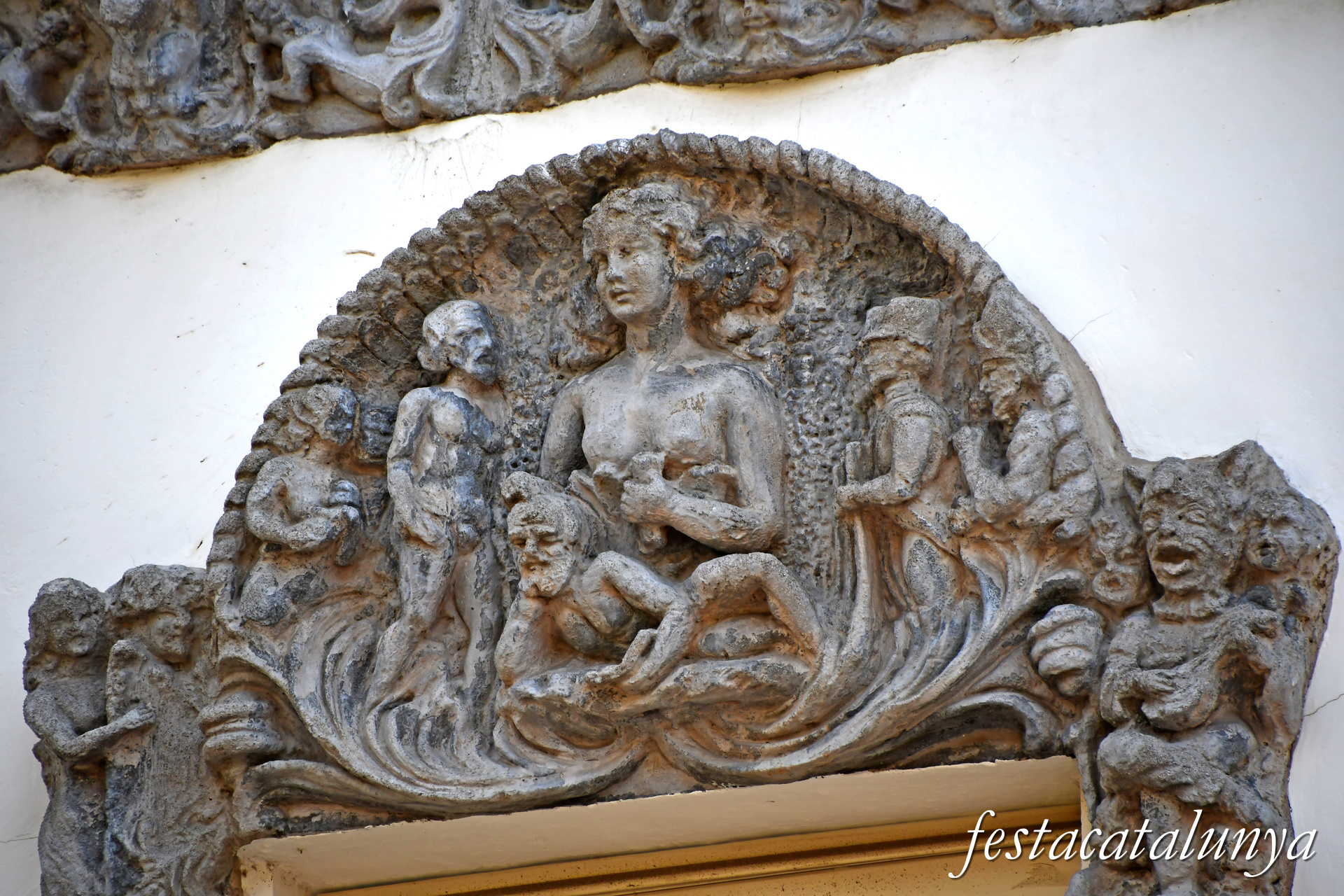 Santa Coloma de Gramenet - Plaça d'en Manelic - Casa dels Nins