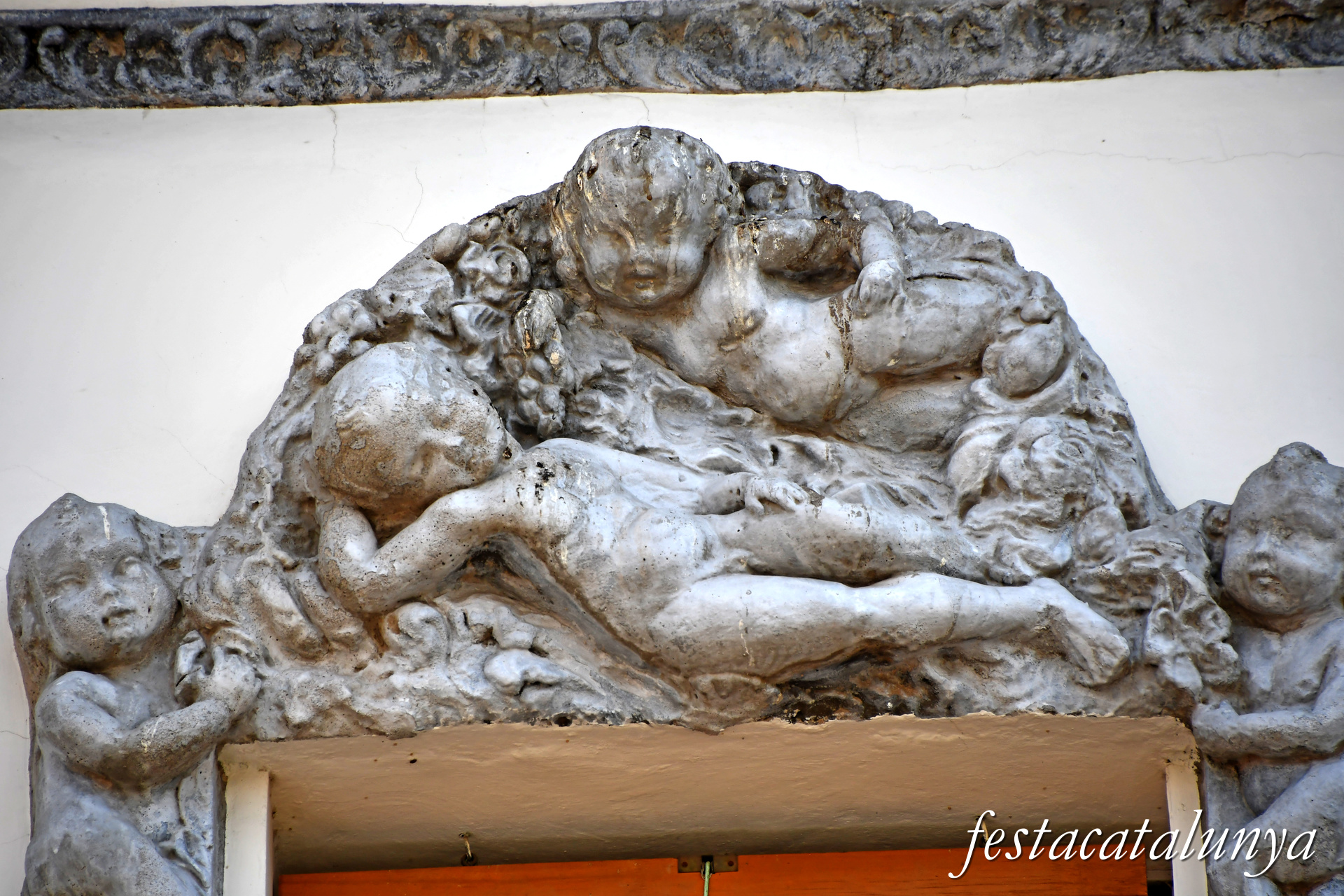 Santa Coloma de Gramenet - Plaça d'en Manelic - Casa dels Nins 