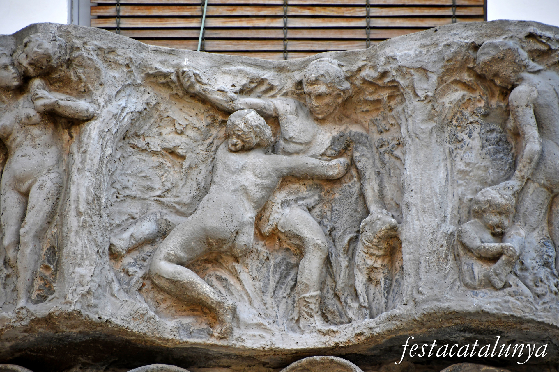 Santa Coloma de Gramenet - Plaça d'en Manelic - Casa dels Nins