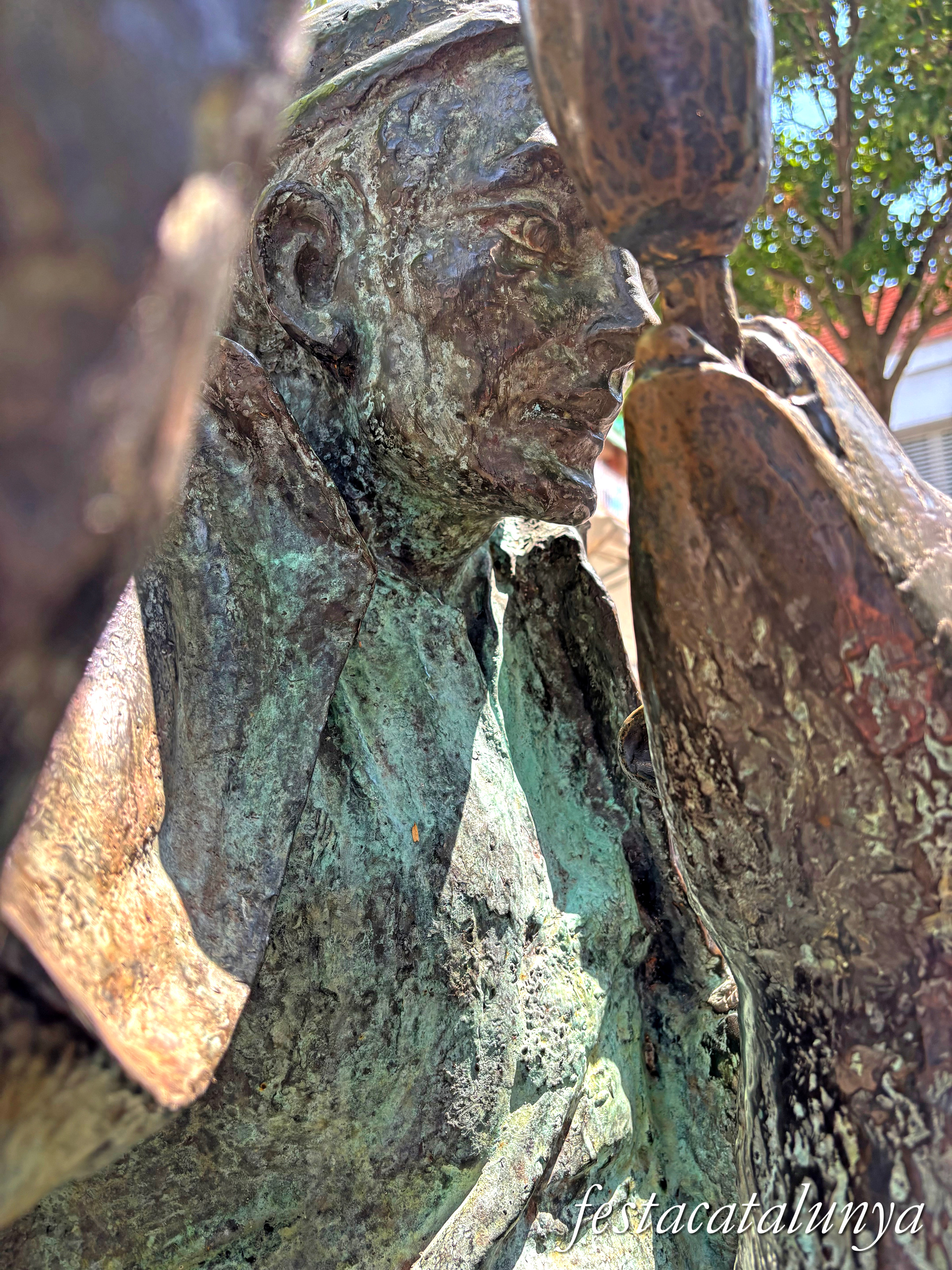 Santa Coloma de Gramenet - Plaça d'en Manelic - Monument al Manelic