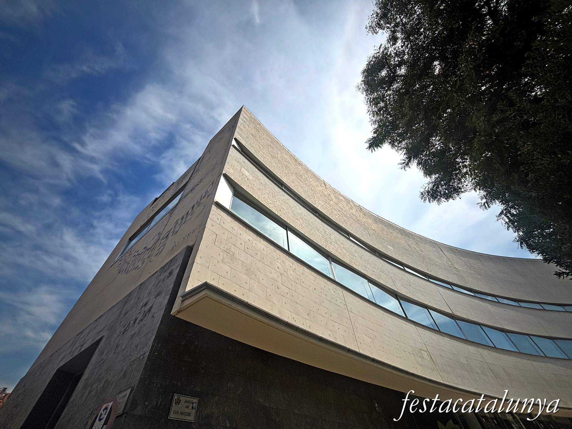 Santa Coloma de Gramenet - Plaça de la Vila - Biblioteca Central