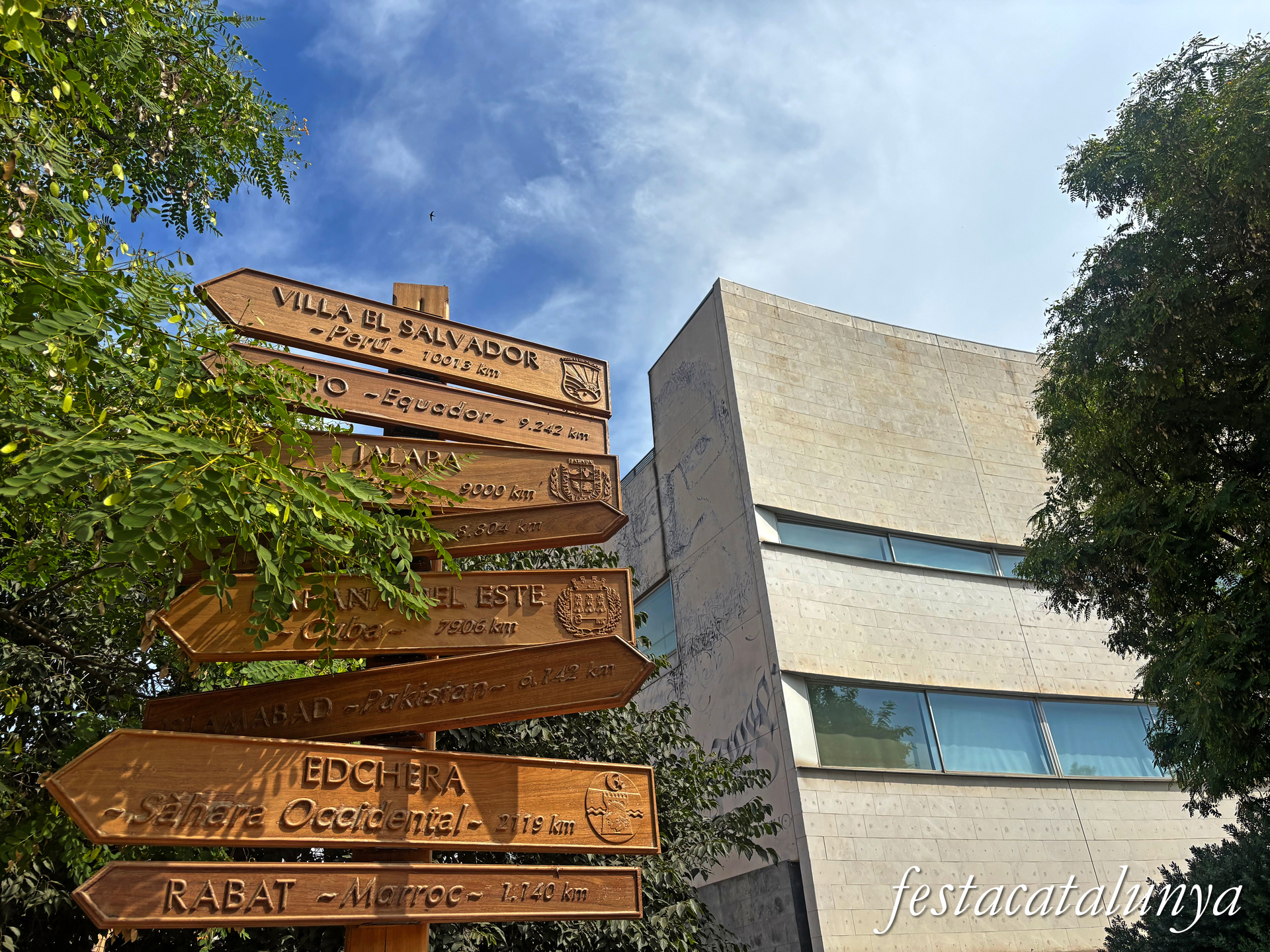 Santa Coloma de Gramenet - Plaça de la Vila - Biblioteca Central