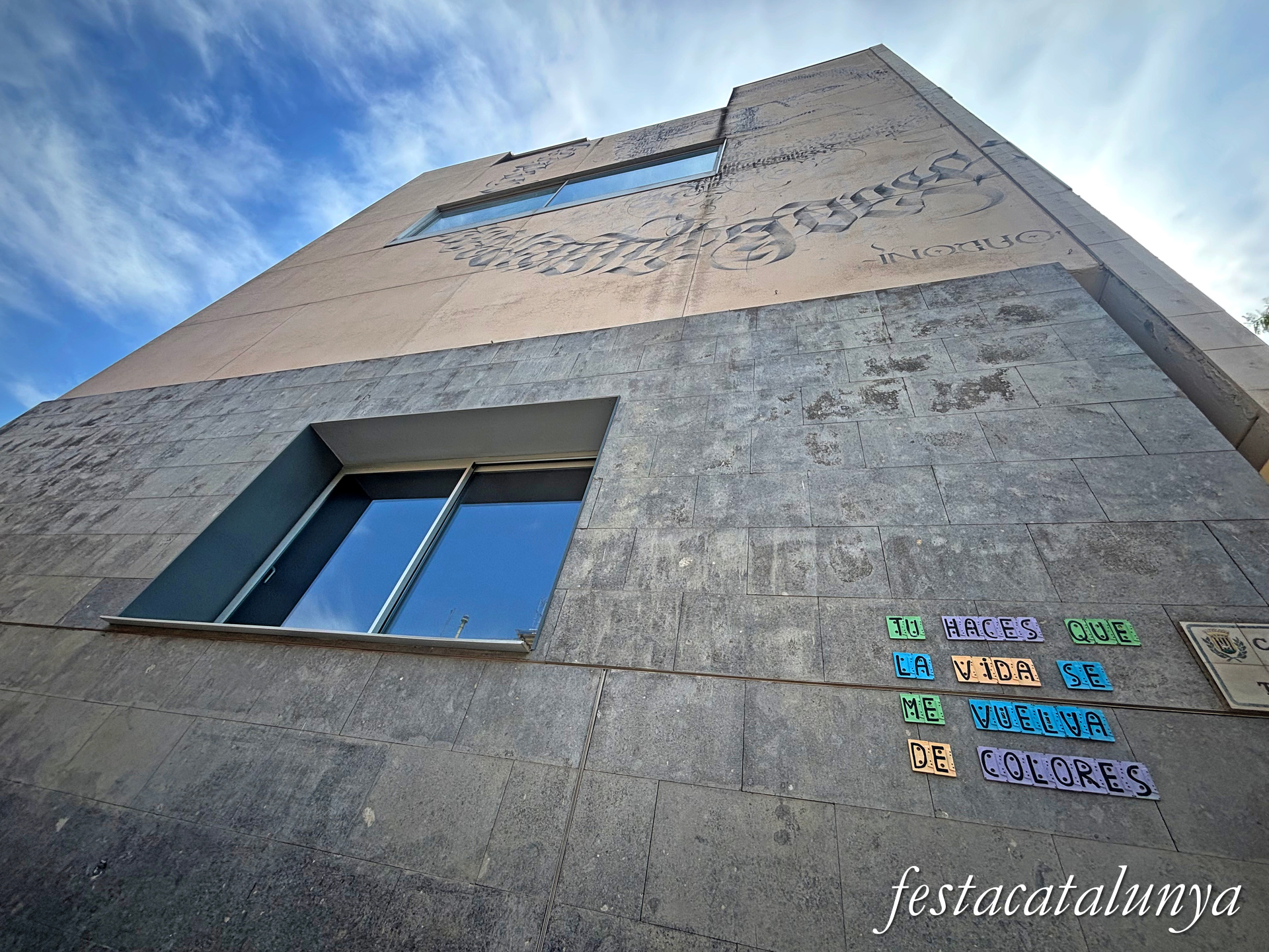 Santa Coloma de Gramenet - Plaça de la Vila - Biblioteca Central - Mural