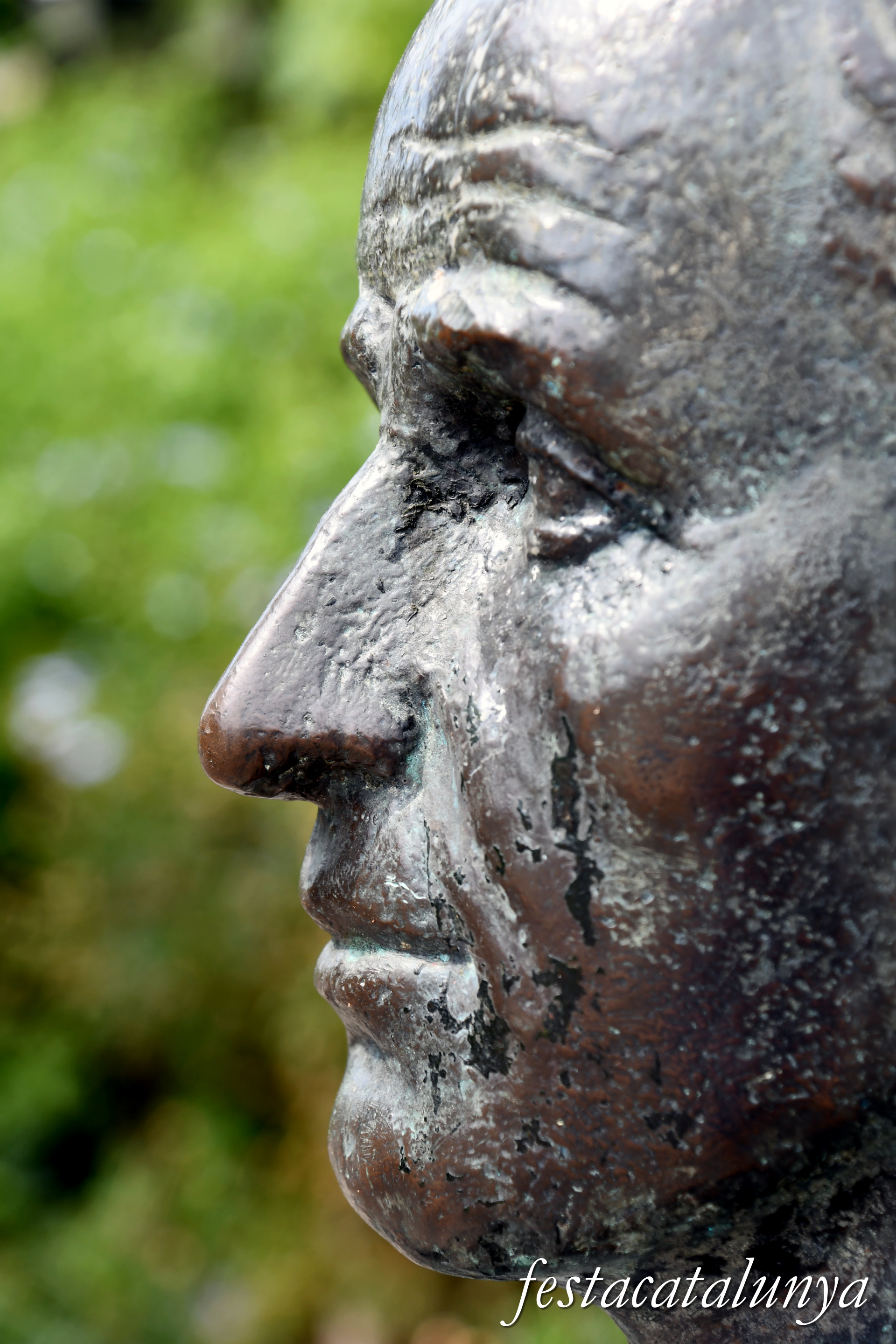 Santa Comoma de Gramenet - Plaça de la Vila - Bust de Llorenç Serra Badosa 