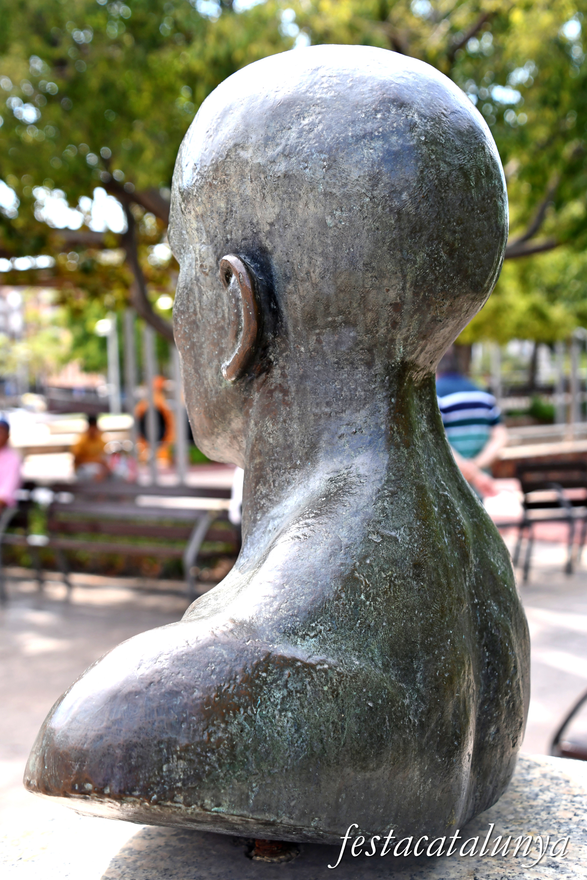 Santa Comoma de Gramenet - Plaça de la Vila - Bust de Llorenç Serra Badosa