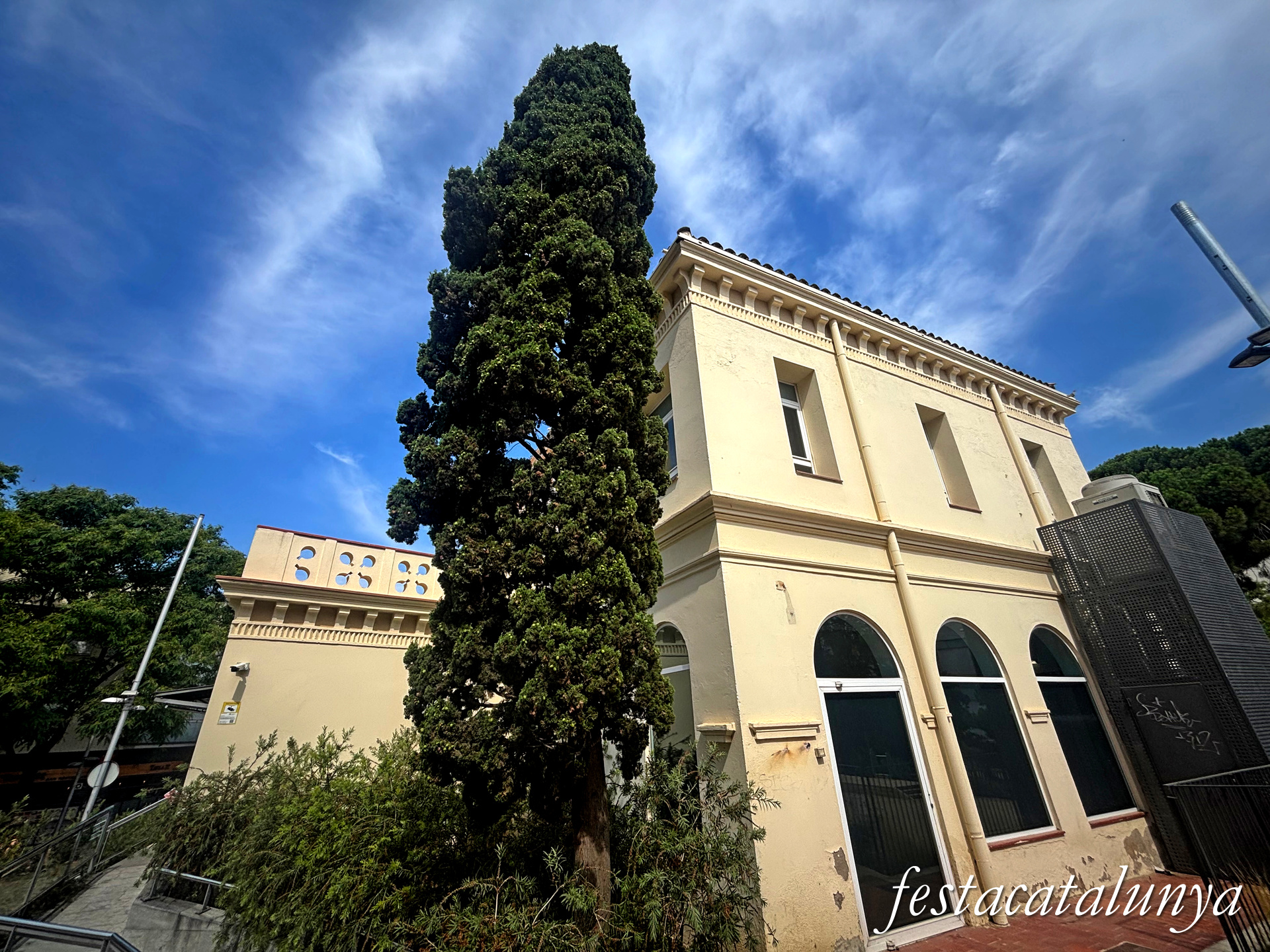 Santa Coloma de Gramenet - Plaça de la Vila - Can Sisteré 