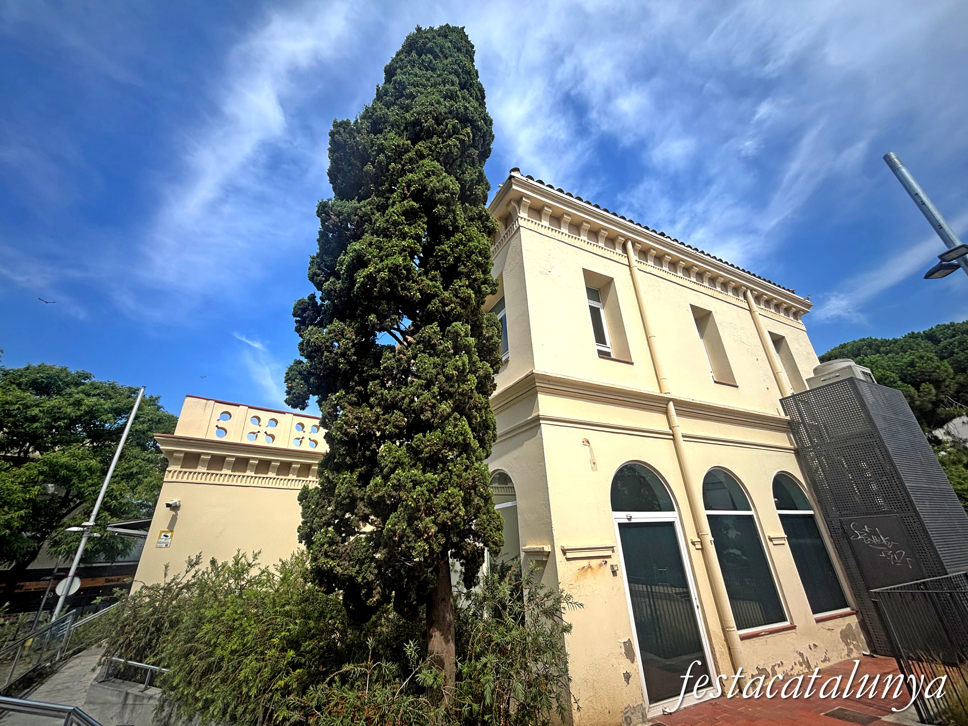 Santa Coloma de Gramenet - Plaça de la Vila - Can Sisteré