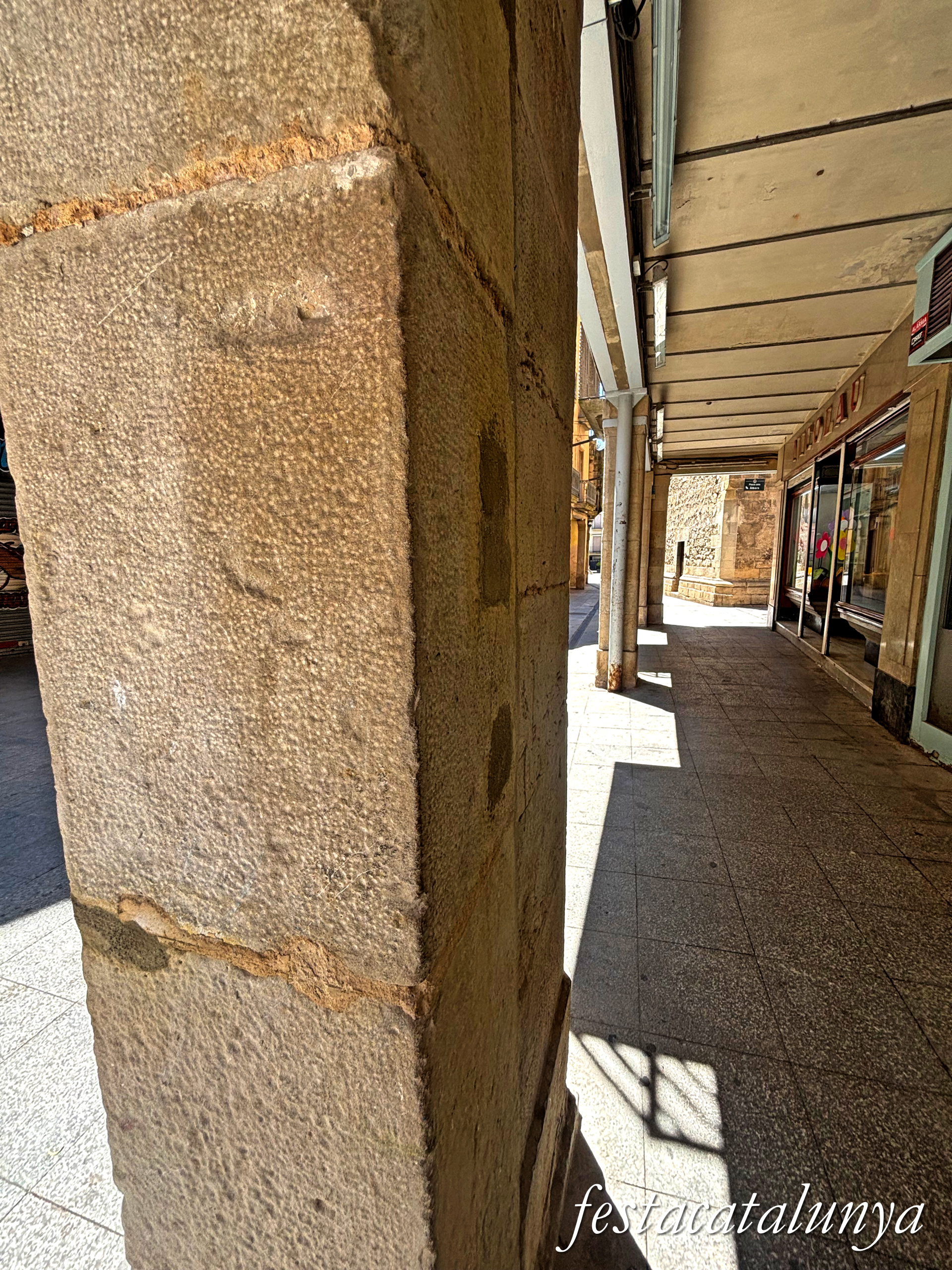 Tàrrega - Porxos del carrer del Carme 