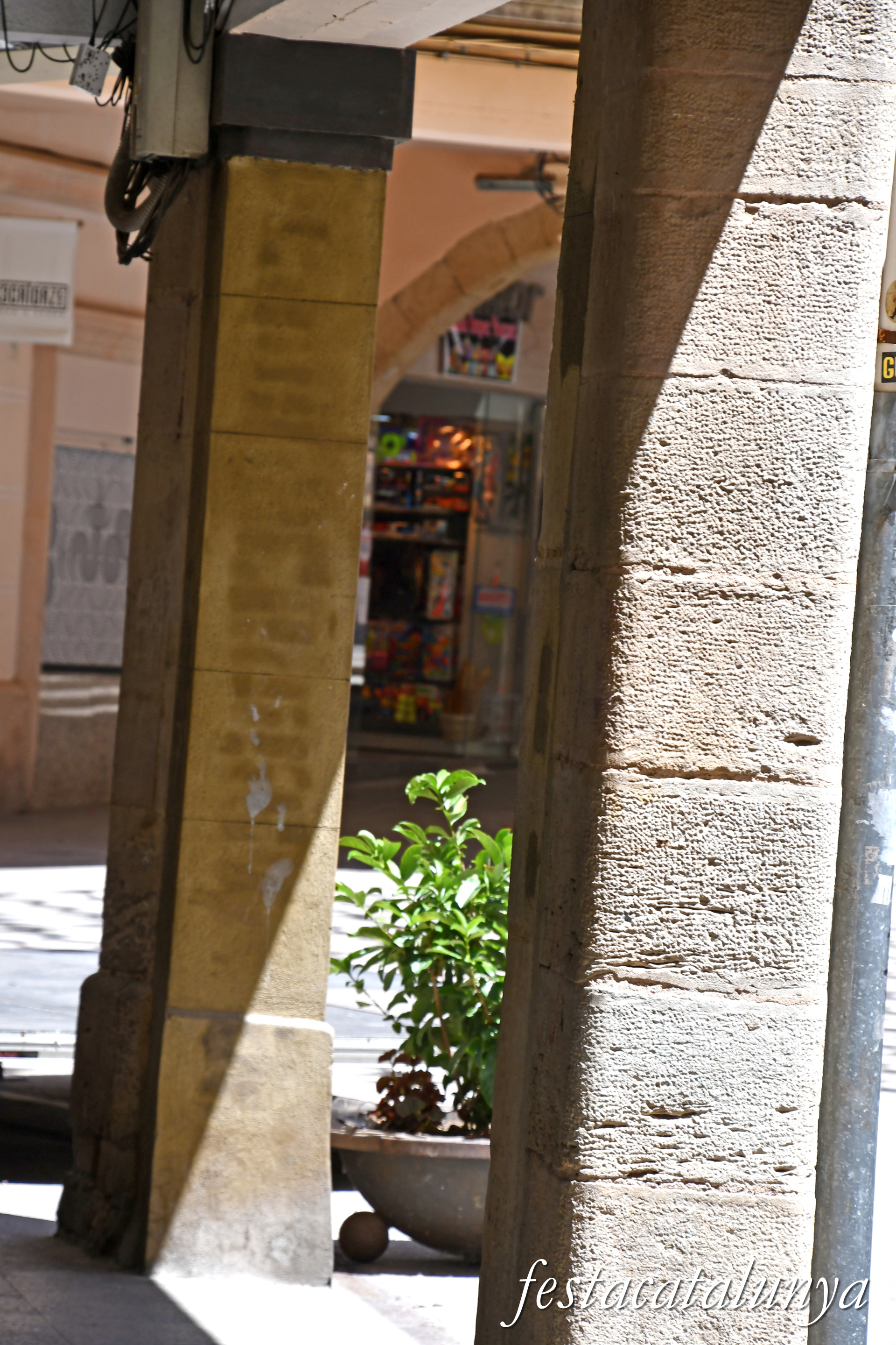 Tàrrega - Porxos del carrer del Carme 