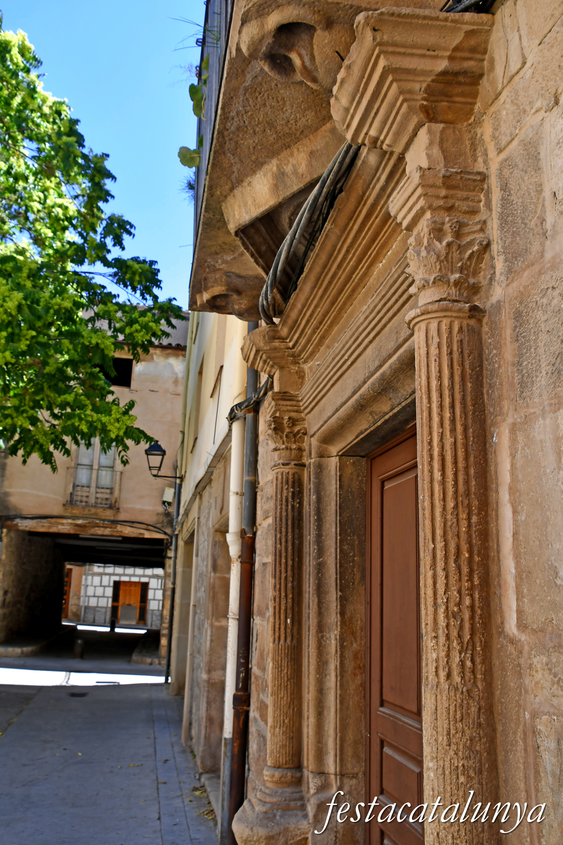 Tàrrega - Carrer Lluís Folquet - Porta Renaixentista