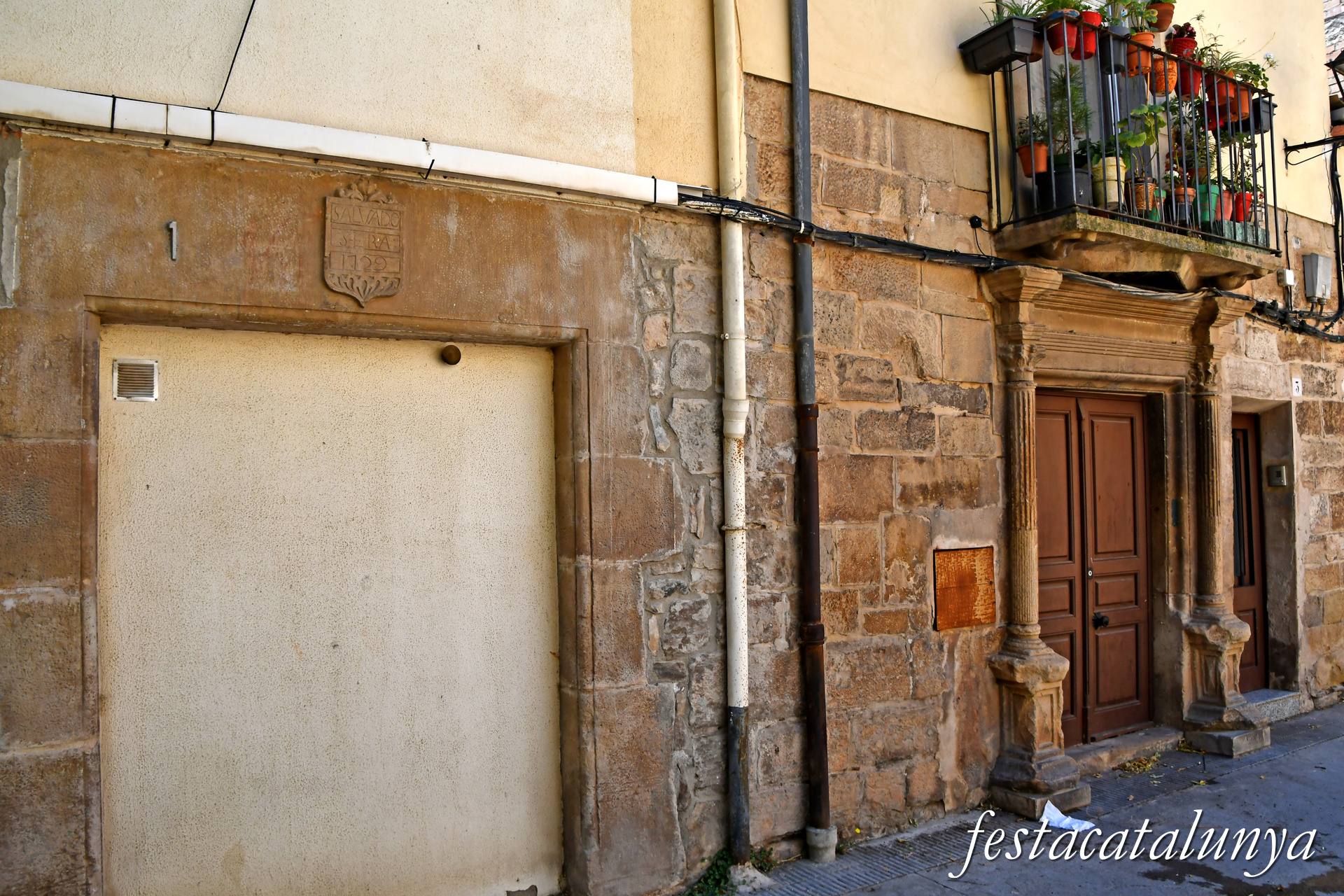 Tàrrega - Carrer Lluís Folquet - Escut Segle XVIII 