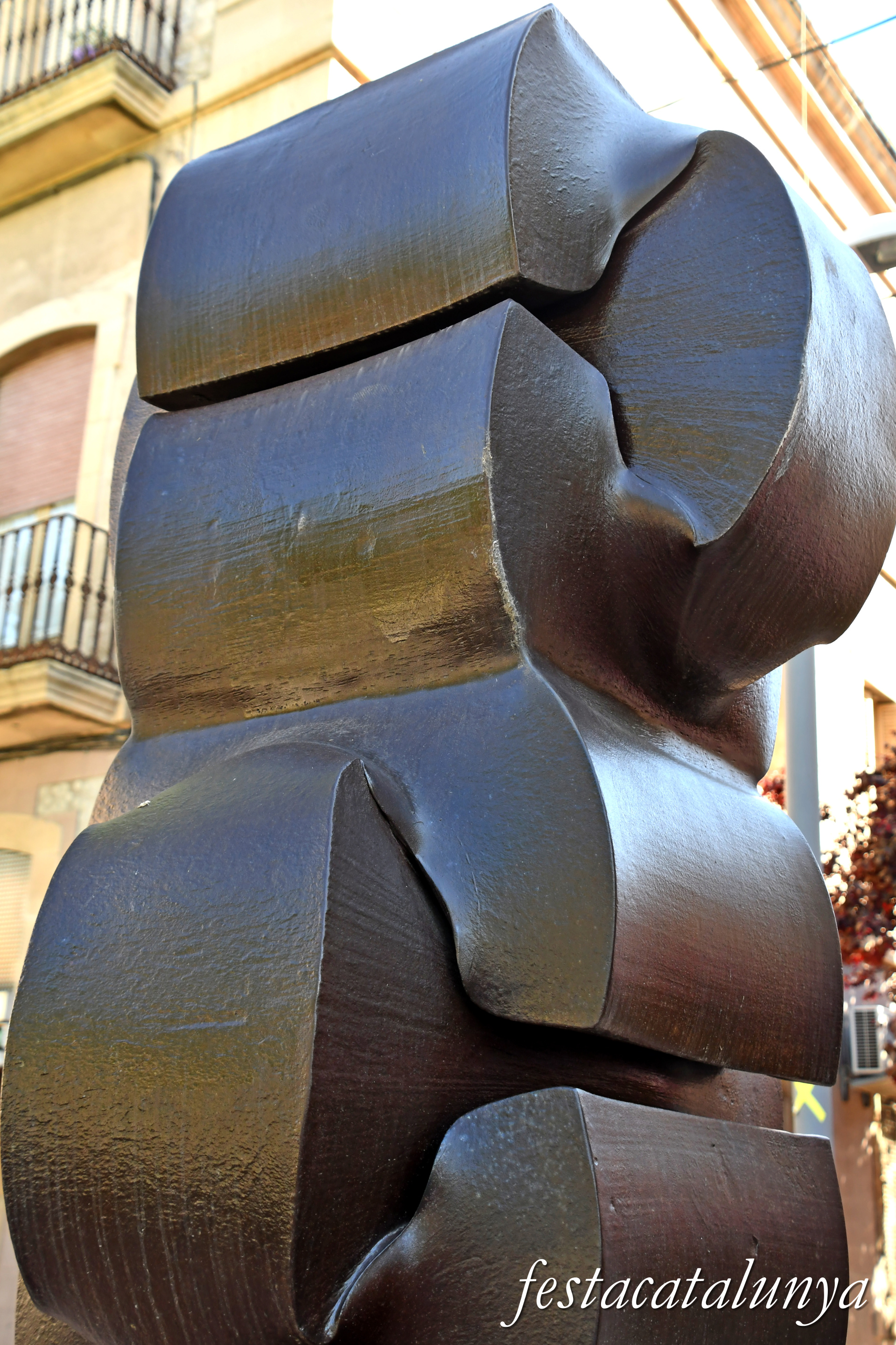Tàrrega - Escultura l'Abraçada 