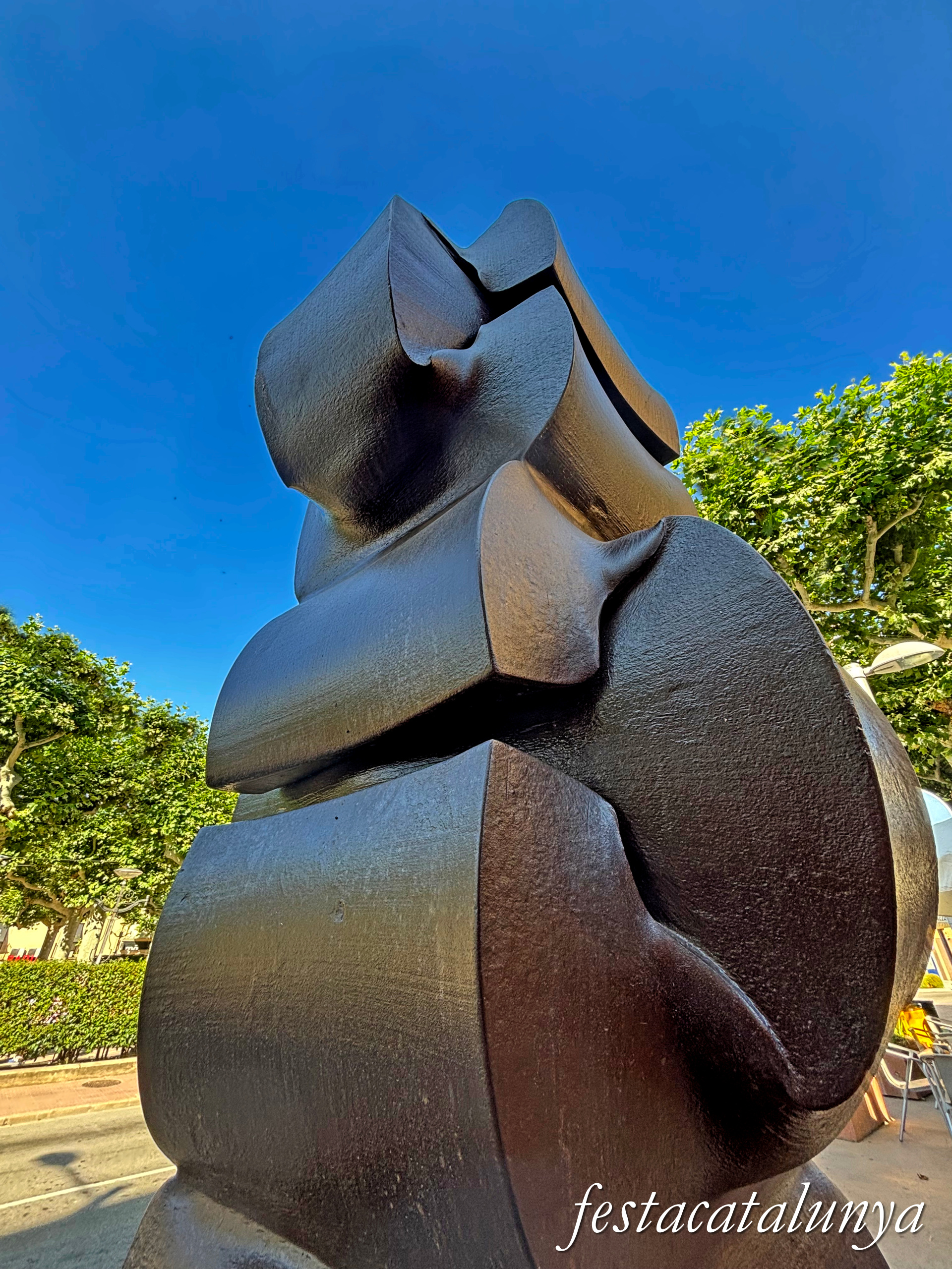 Tàrrega - Escultura l'Abraçada 