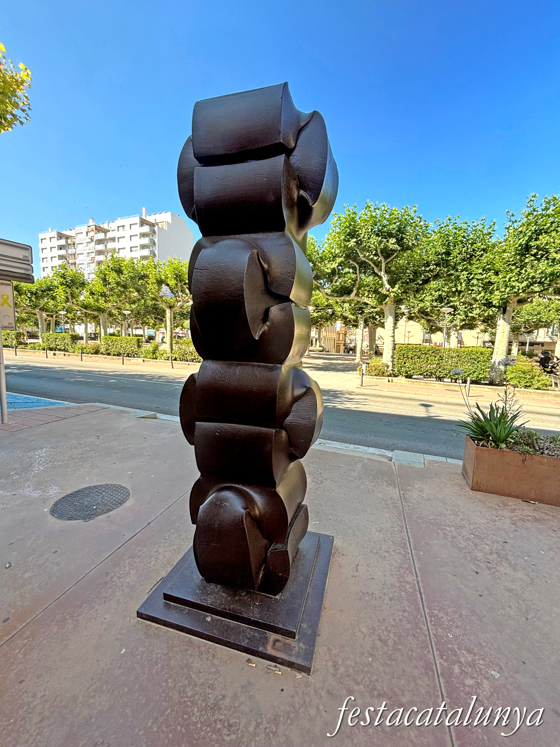 Tàrrega - Escultura l'Abraçada