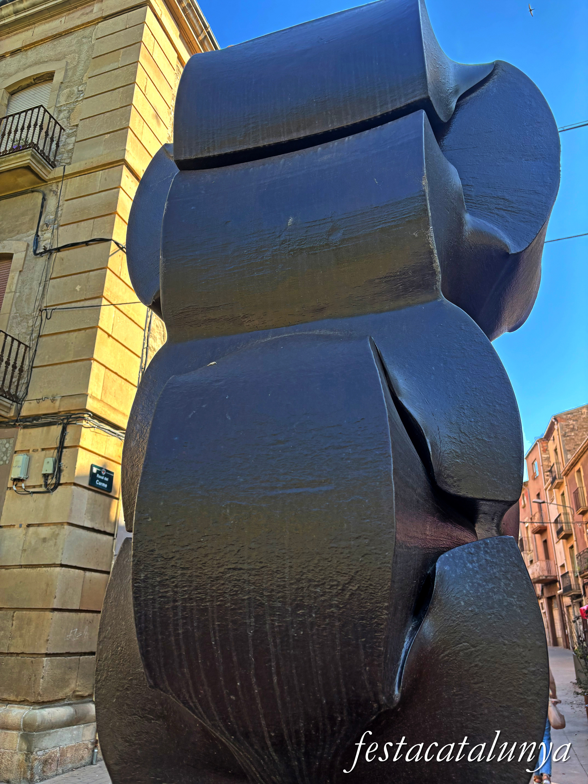 Tàrrega - Escultura l'Abraçada 