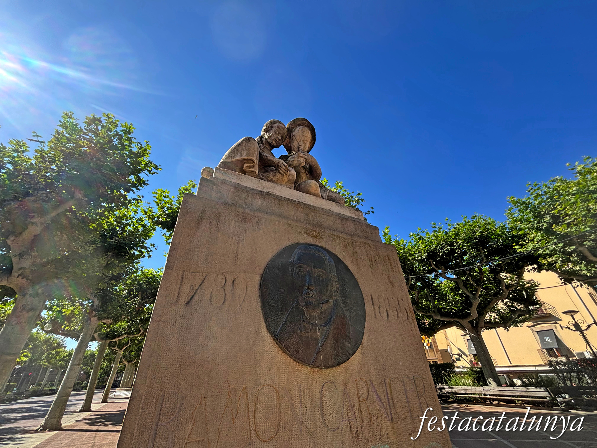 Tàrrega - Monument a Ramon Carnicer 