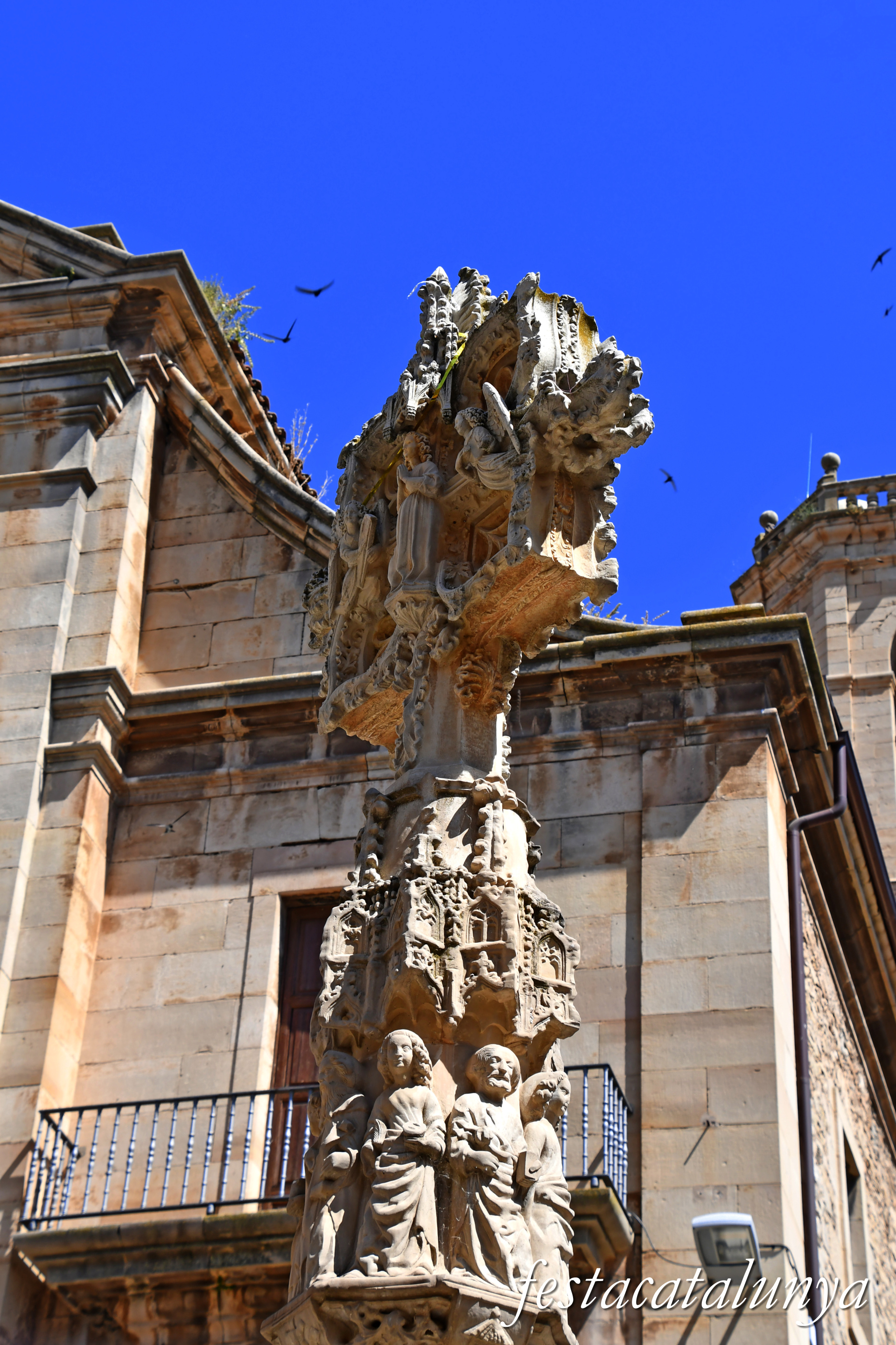 Tàrrega - Plaça Major - Creu de terme del Pati