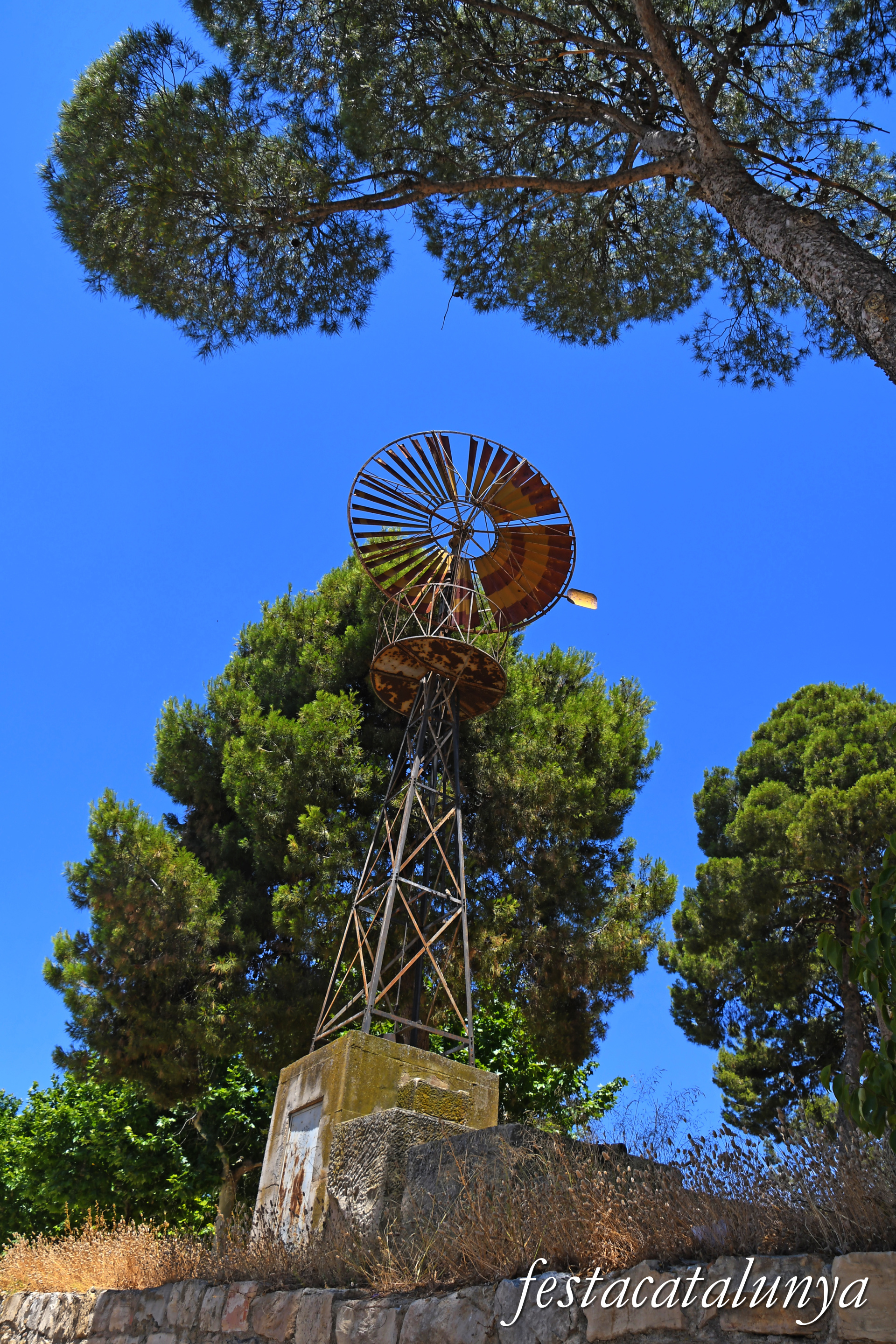 Tàrrega - Parc de Sant Eloi - Molí de Vent de cal Canari 