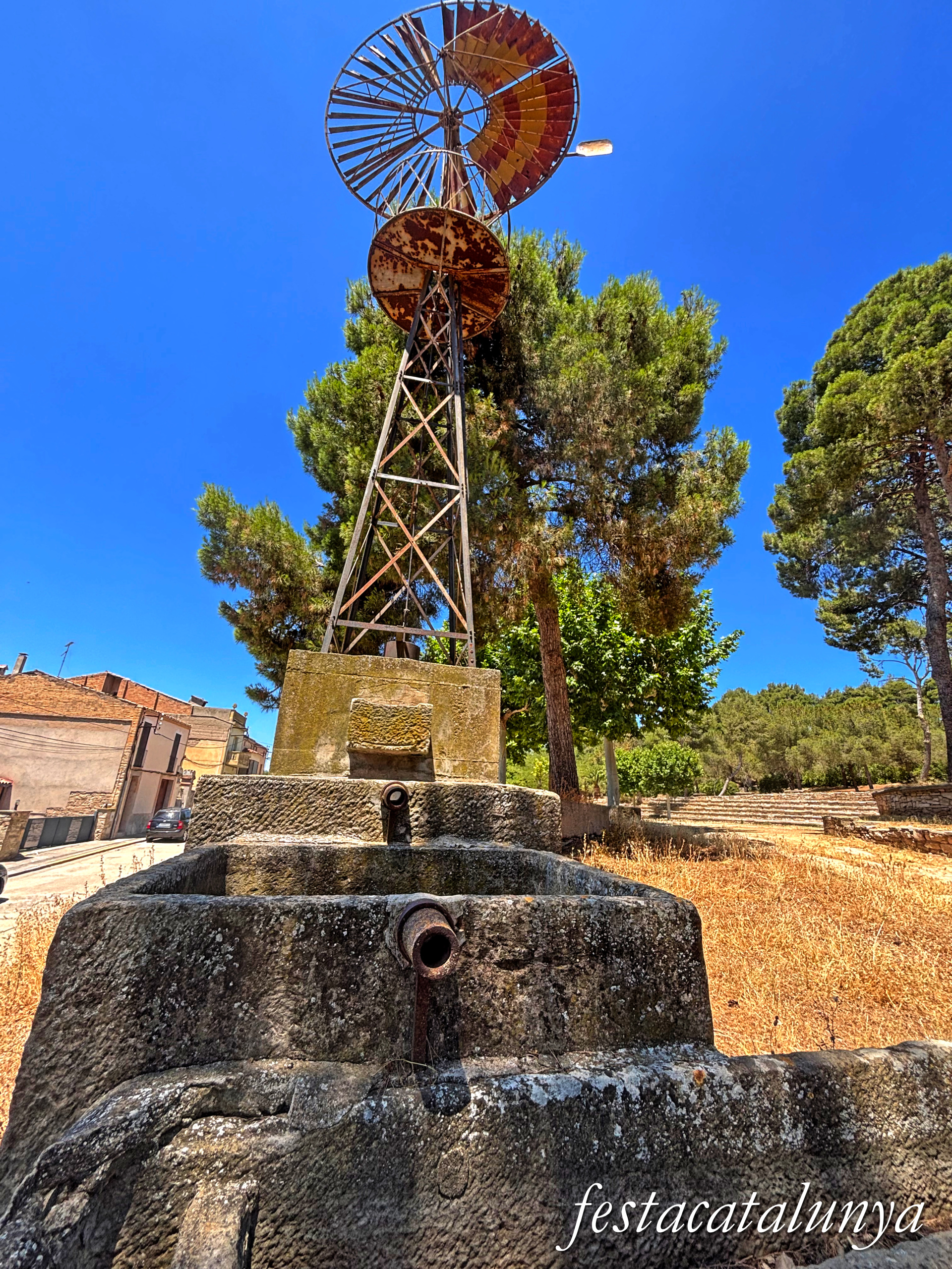 Tàrrega - Parc de Sant Eloi - Molí de Vent de cal Canari 