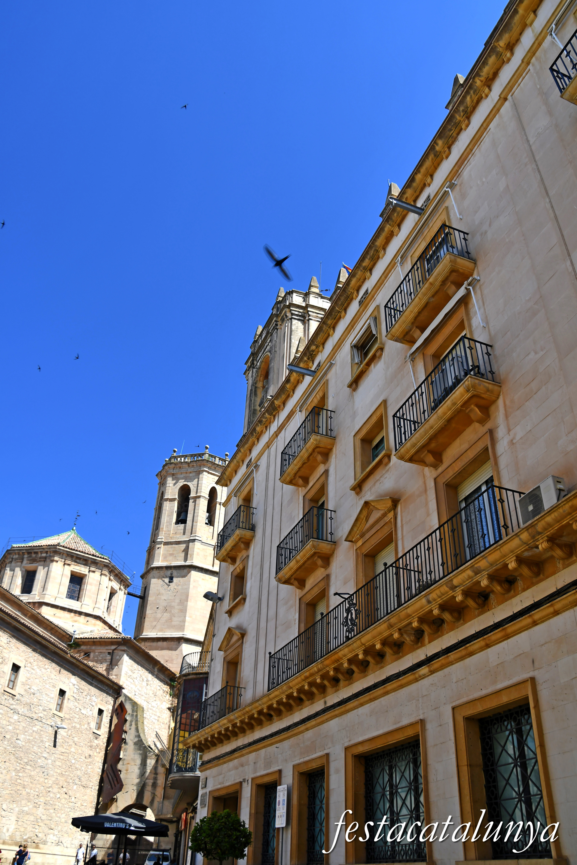 Tàrrega - Plaça Major - Edifici de la Caixa 