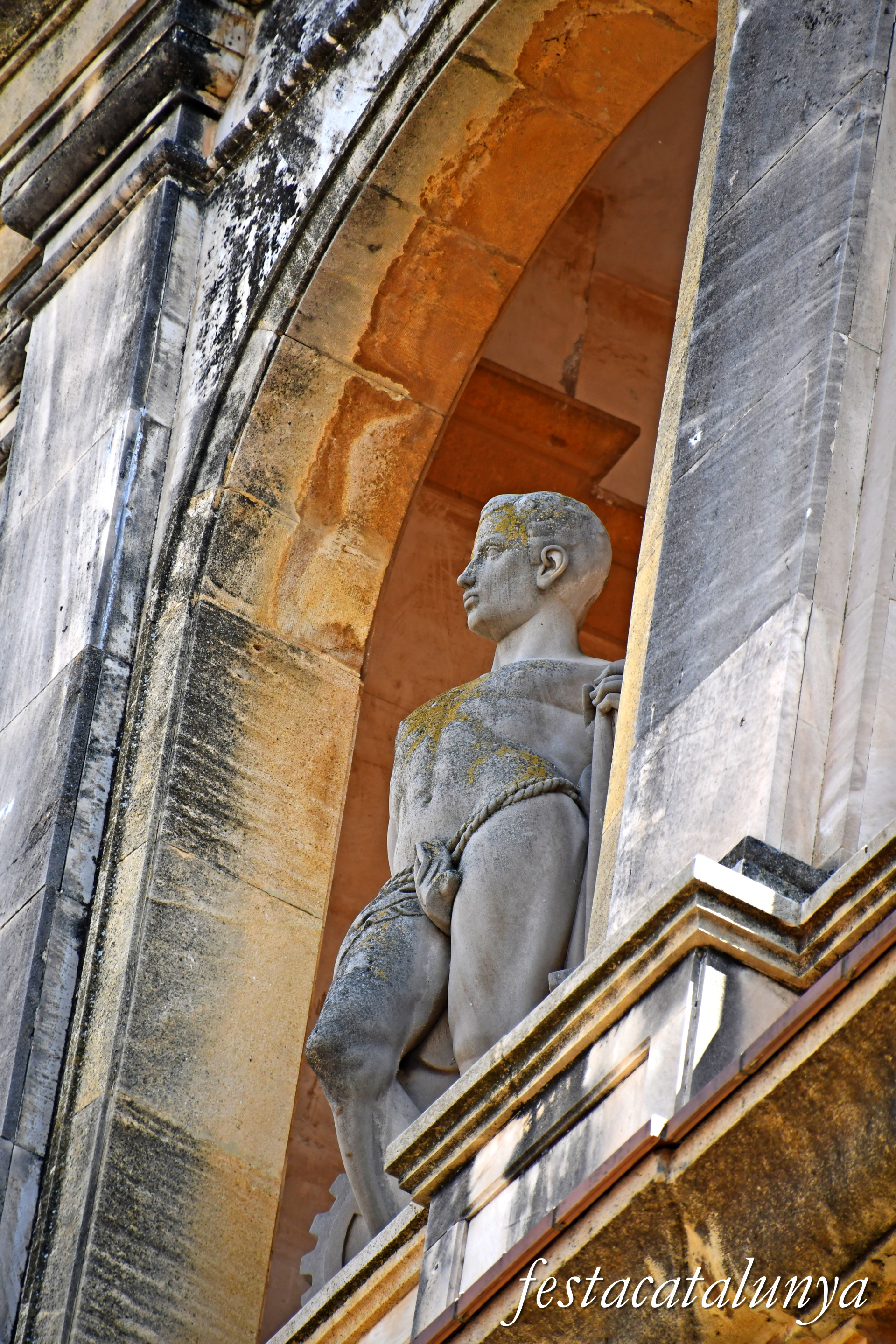 Tàrrega - Plaça Major - Edifici de la Caixa