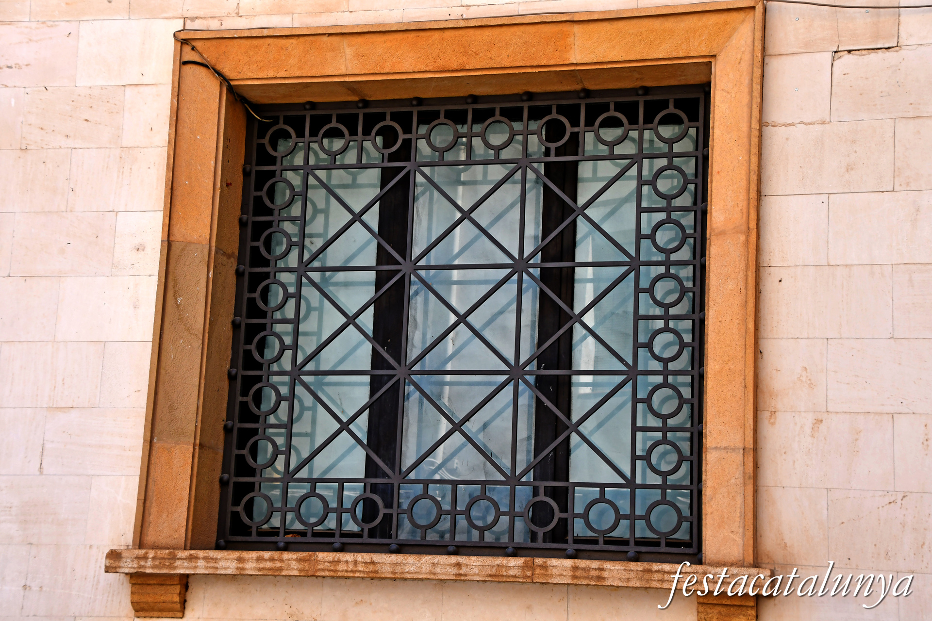 Tàrrega - Plaça Major - Edifici de la Caixa