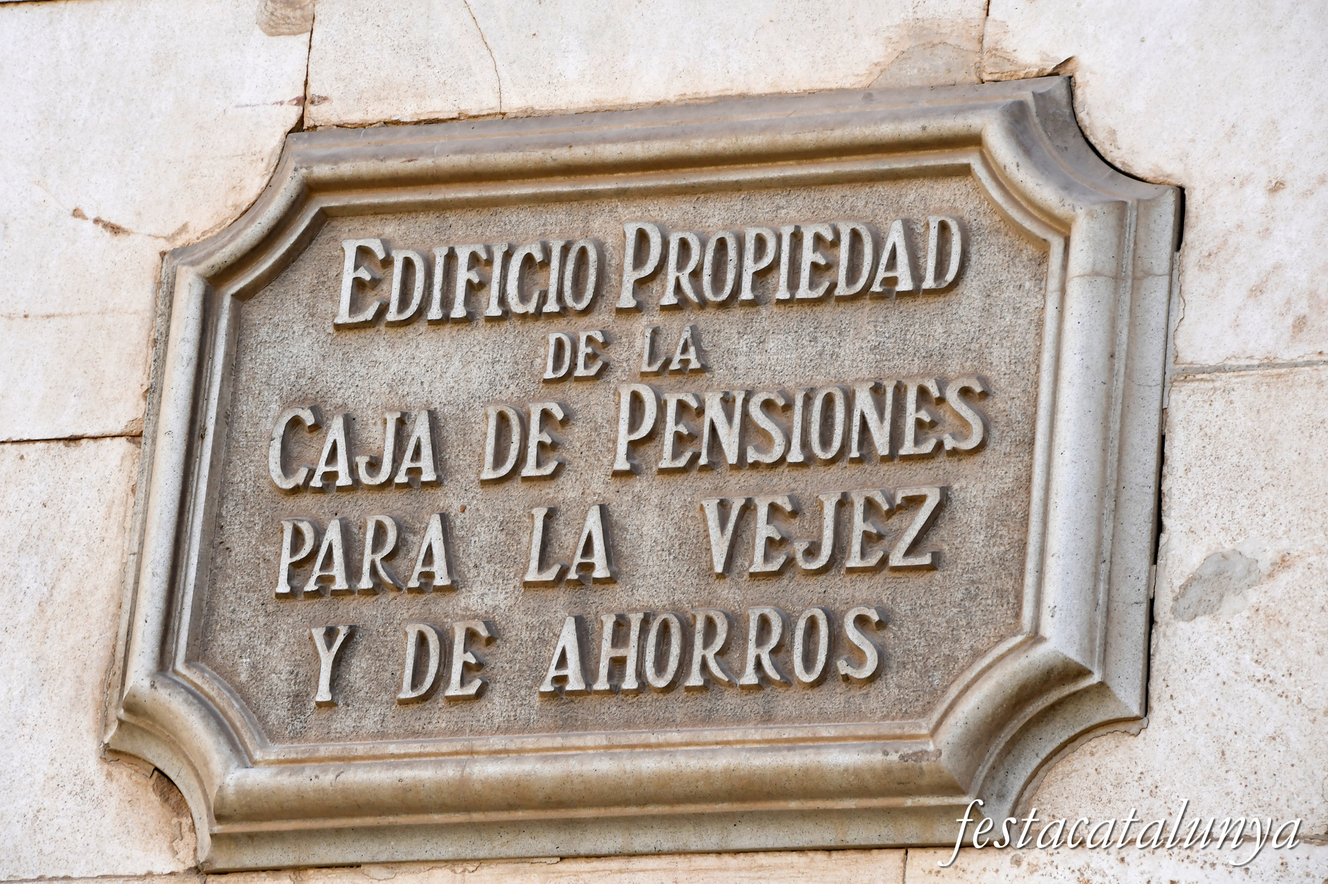 Edifici de la Caixa a Tàrrega ***