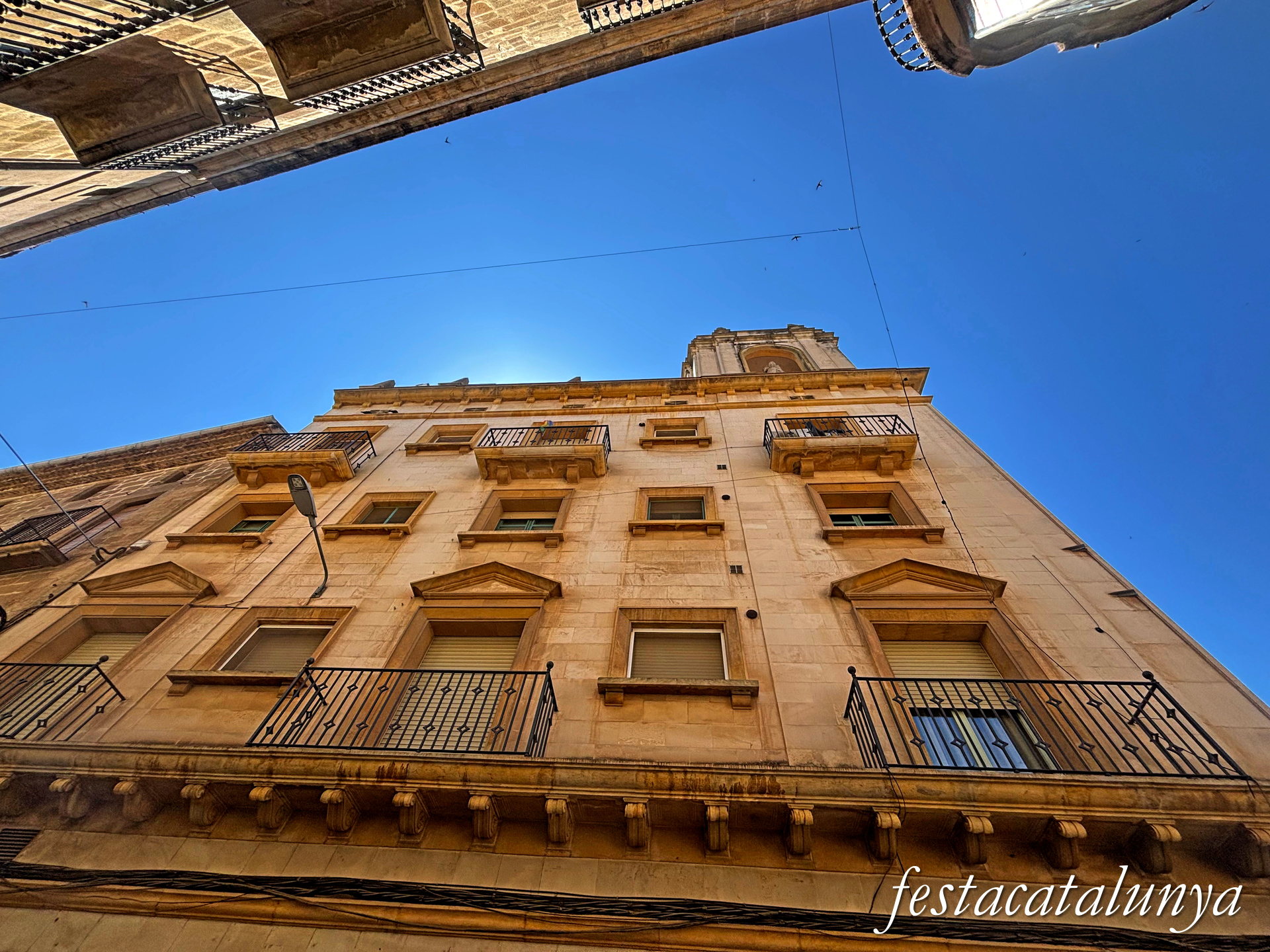 Tàrrega - Plaça Major - Edifici de la Caixa