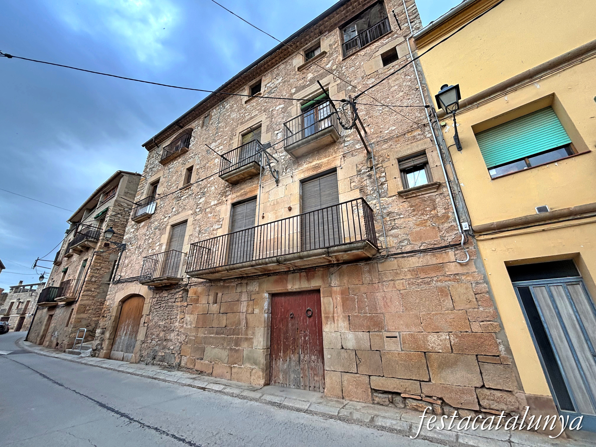 Tàrrega - Nucli històric del Talladell - Carrer Major - Cal Codina